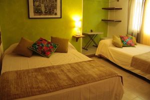 Alojamiento - Cozy Private Room ensuite, in La Casa Naranja Guest House. Punta Norte Downtown