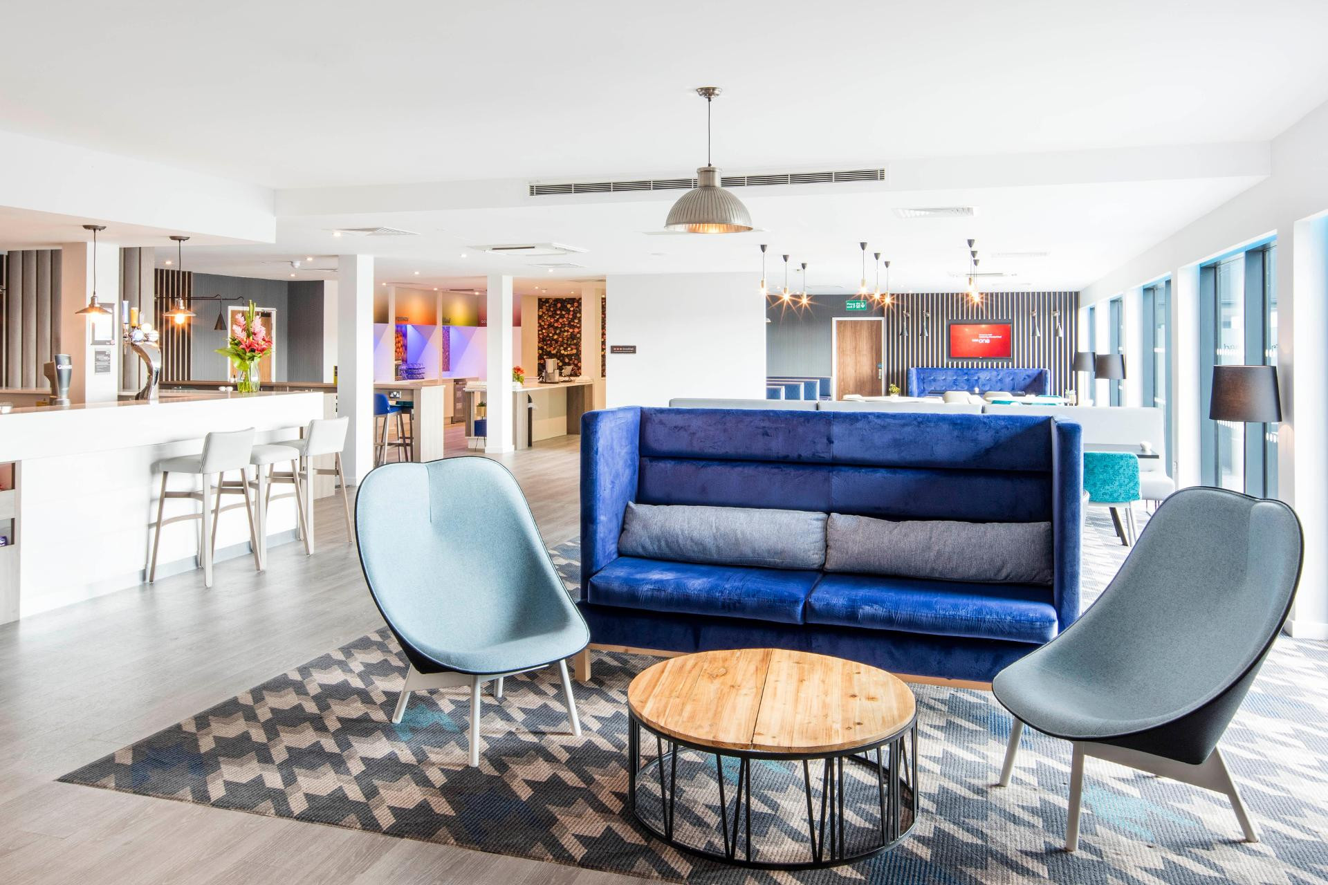 Vista Lobby Hampton by Hilton Humberside Airport