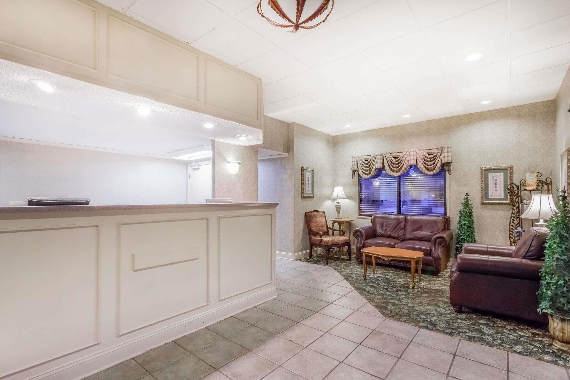 Vista Lobby Days Inn by Wyndham Dover Downtown