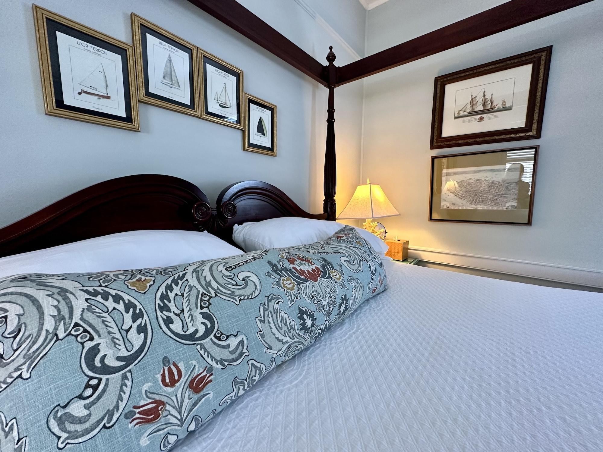 Varios BIJOU, Boutique Inn