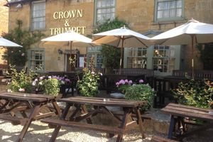 Alojamiento - Crown and Trumpet Inn