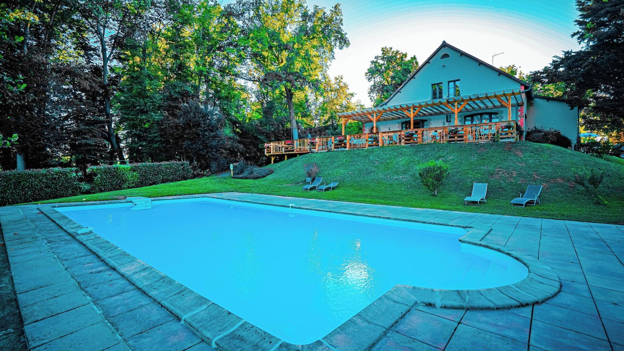 Varios Hotel Chalet Montegut