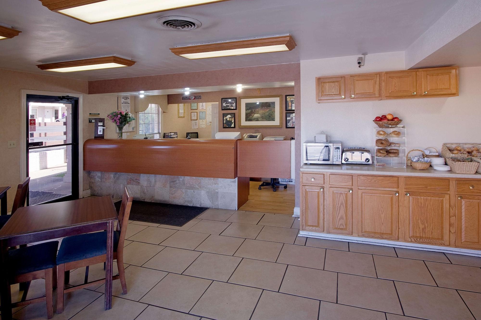 Vista Lobby Americas Best Value Inn Tuscaloosa