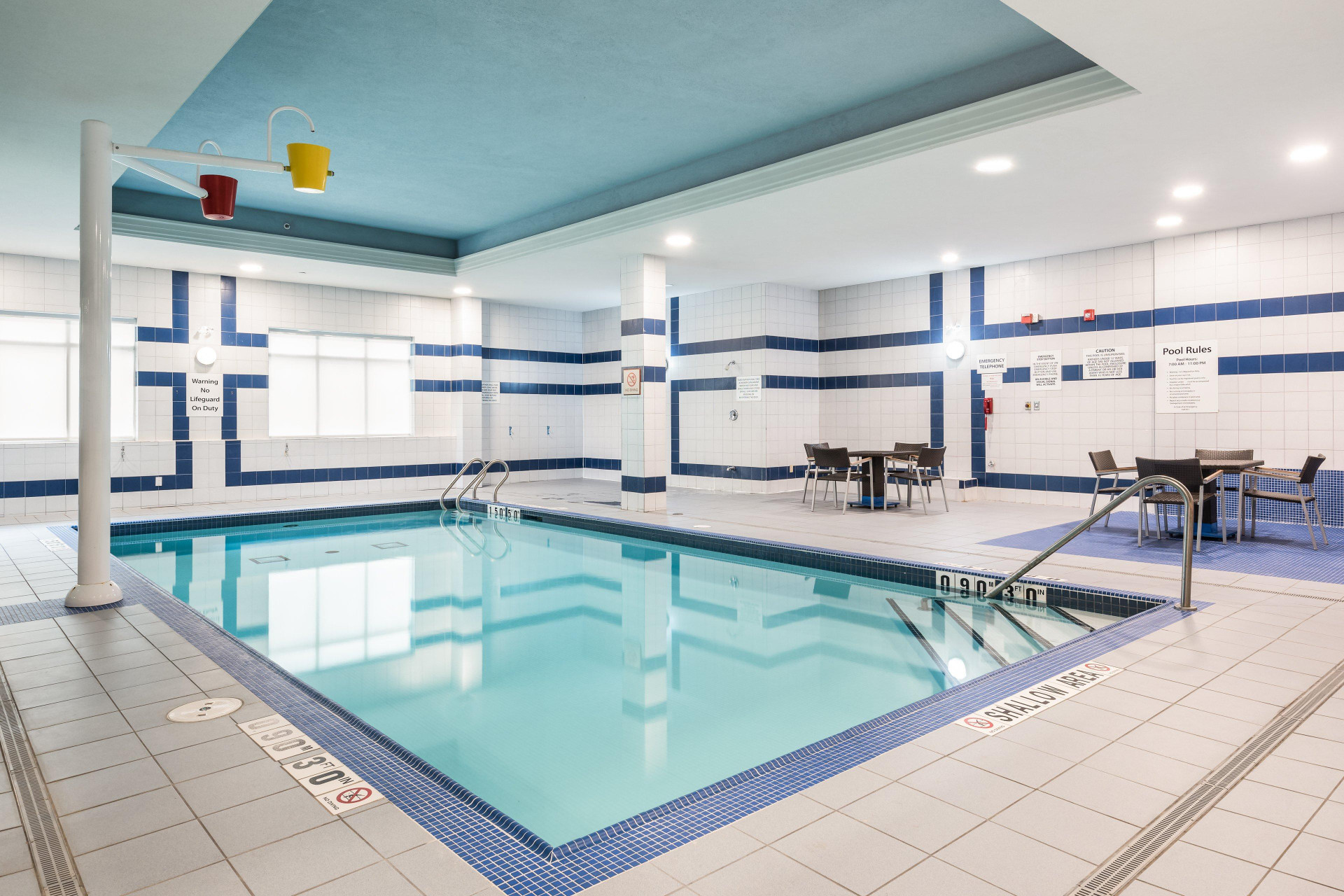 Vista Piscina Holiday Inn Express & Suites Milton