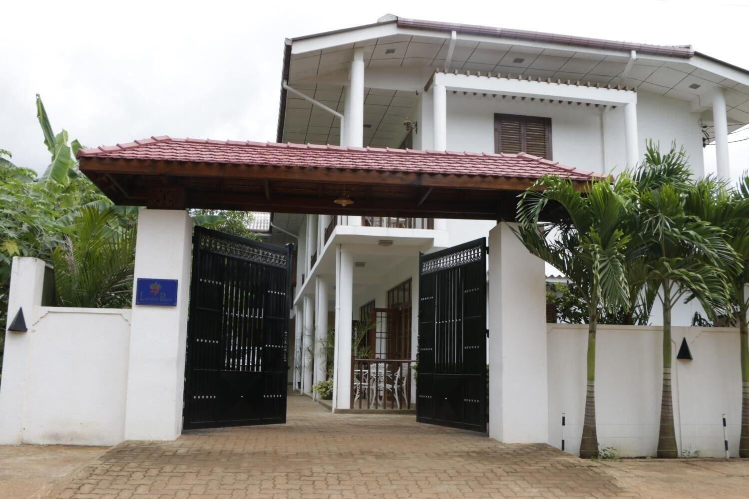 Vista Exterior London Palace