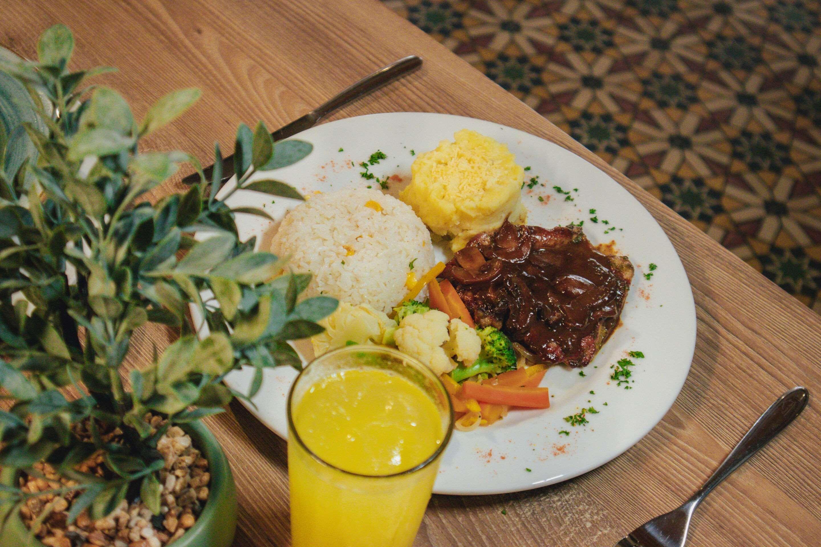 Restaurant Hotel Faranda Express Puerta Del Sol Barranquilla, A Member of Radisson Individuals