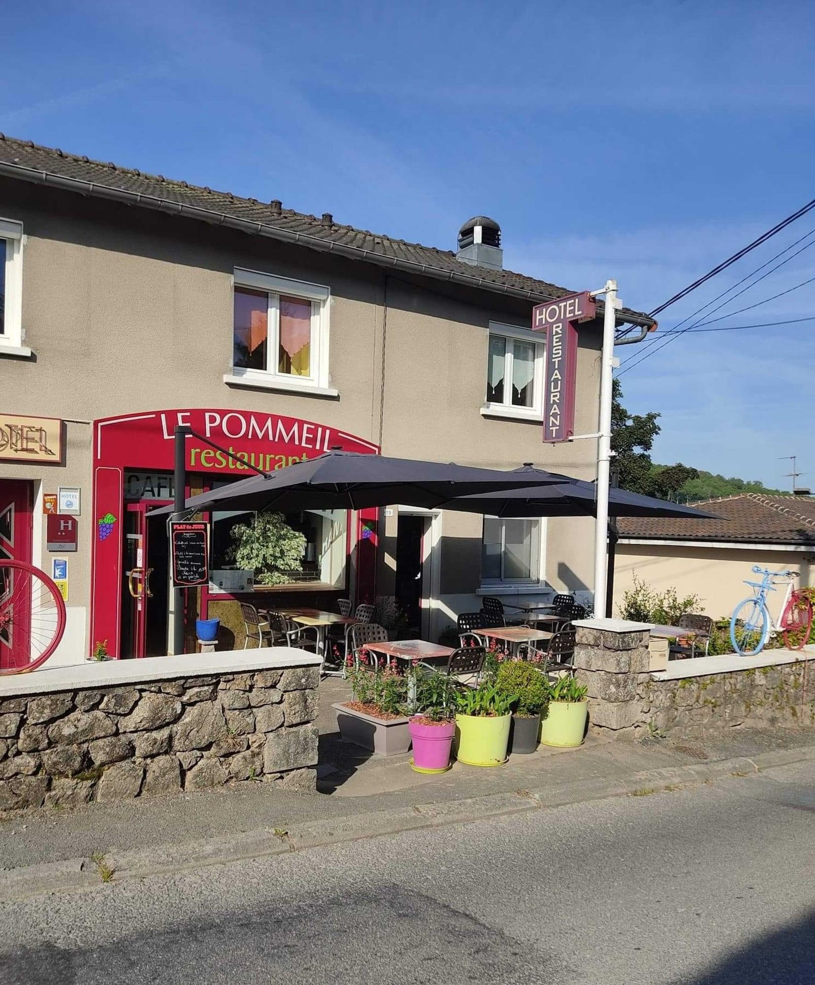 Vista Exterior Hotel-restaurant le Pommeil