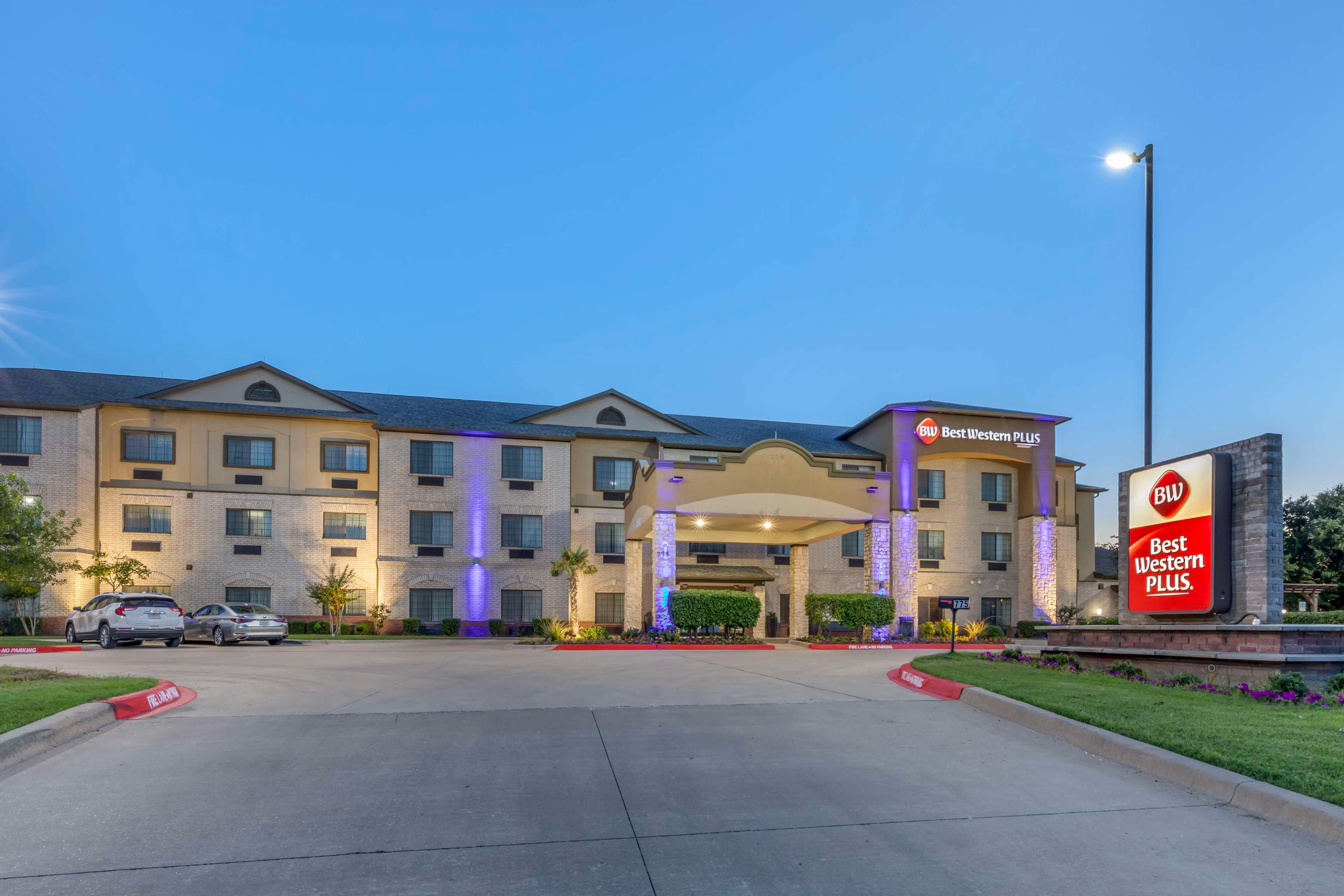 Vista Exterior Best Western Plus Mansfield Inn & Suites