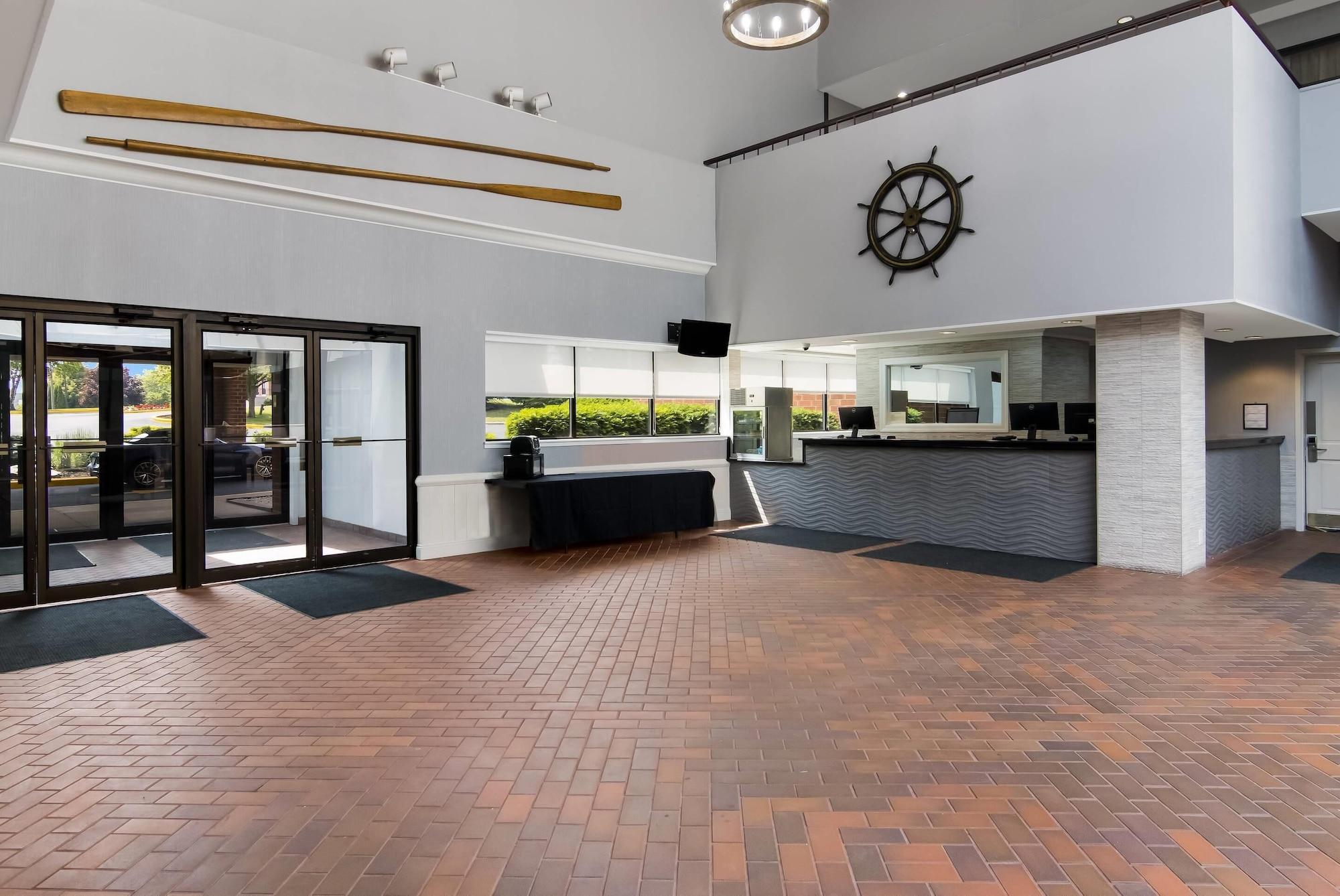 Vista Lobby The Inn on Maritime Bay, an Ascend Collection Hotel