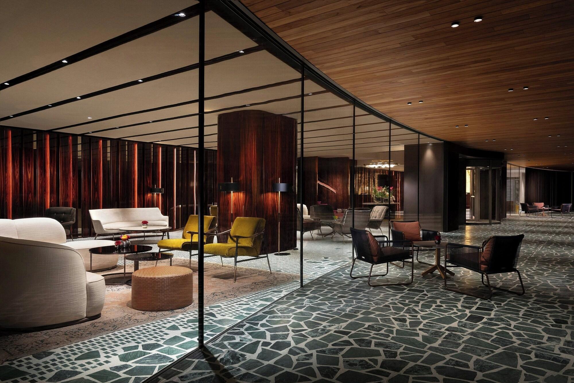 Vista Lobby Sheraton Lake Como Hotel