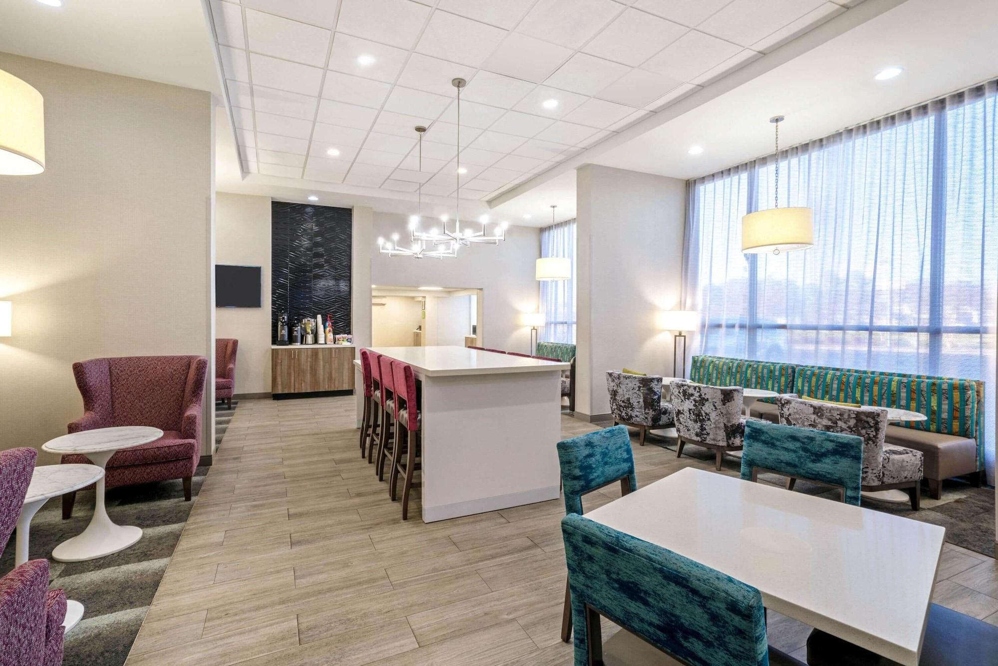 Restaurant La Quinta Inn & Suites by Wyndham Columbus MS