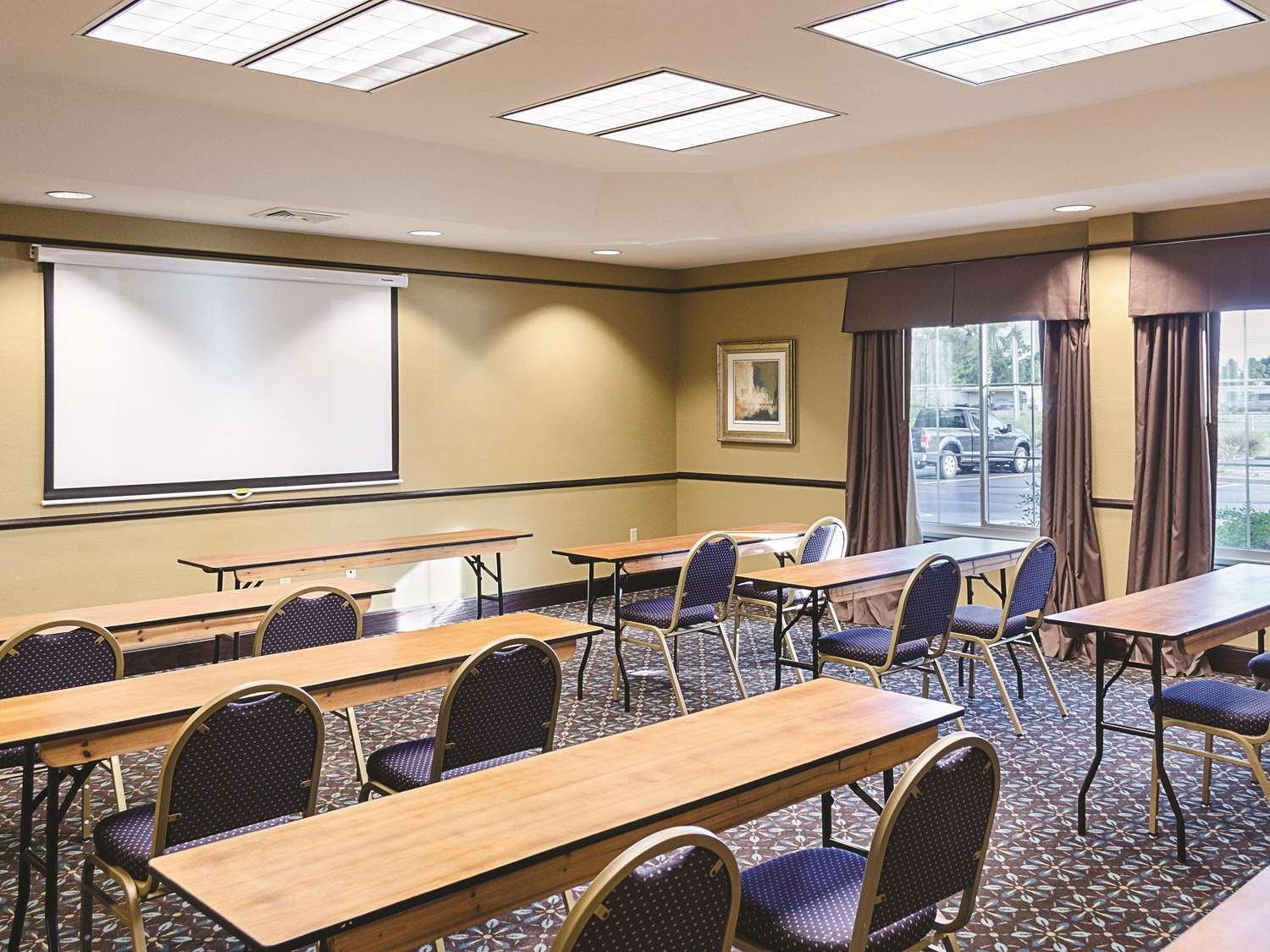 Sala de Reuniones La Quinta Inn & Suites by Wyndham PCB Pier Park area