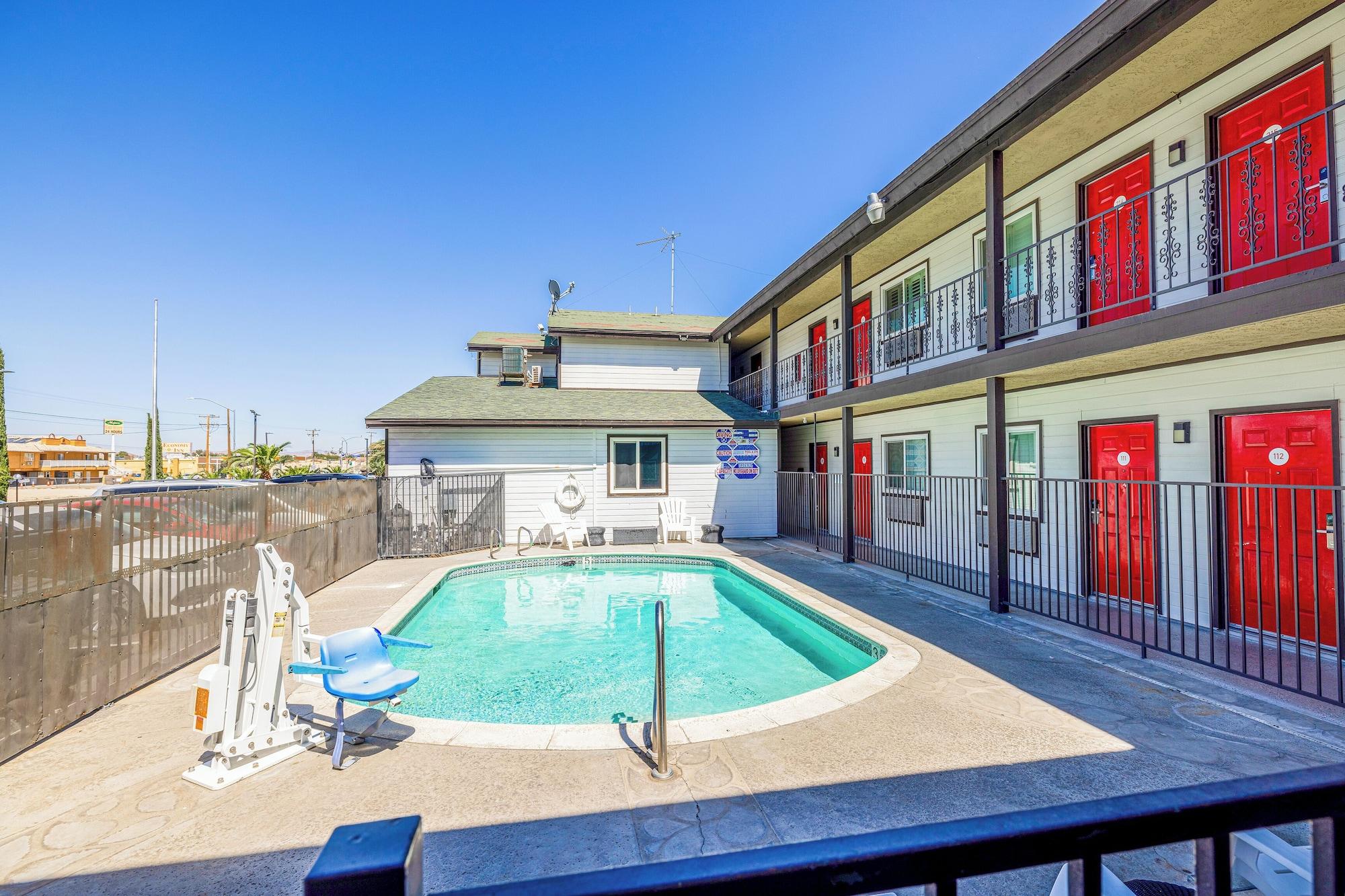 Vista Piscina Hotel Avenida Victorville I 15