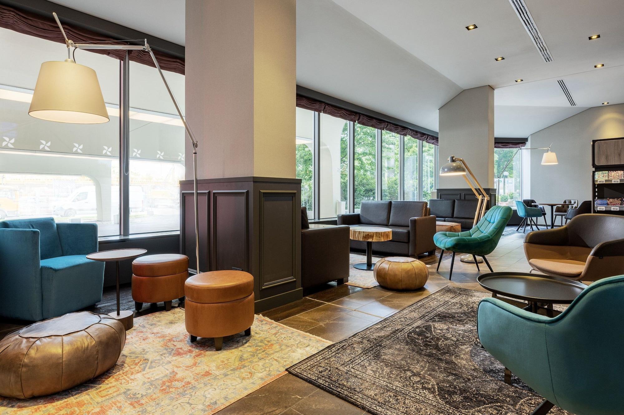 Vista Lobby Four Points by Sheraton Munich Arabellapark