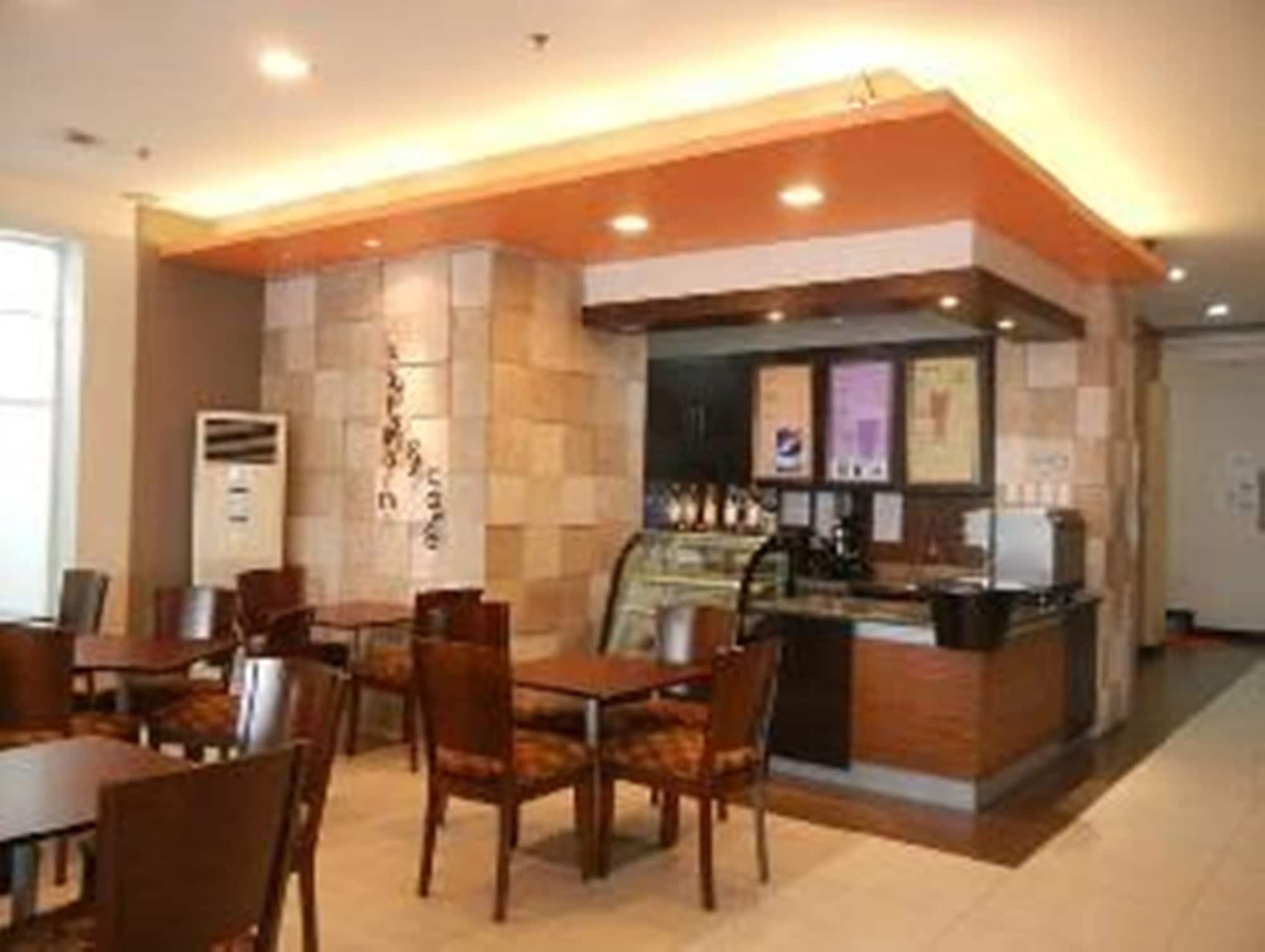 Restaurant The Studio 87 Residences