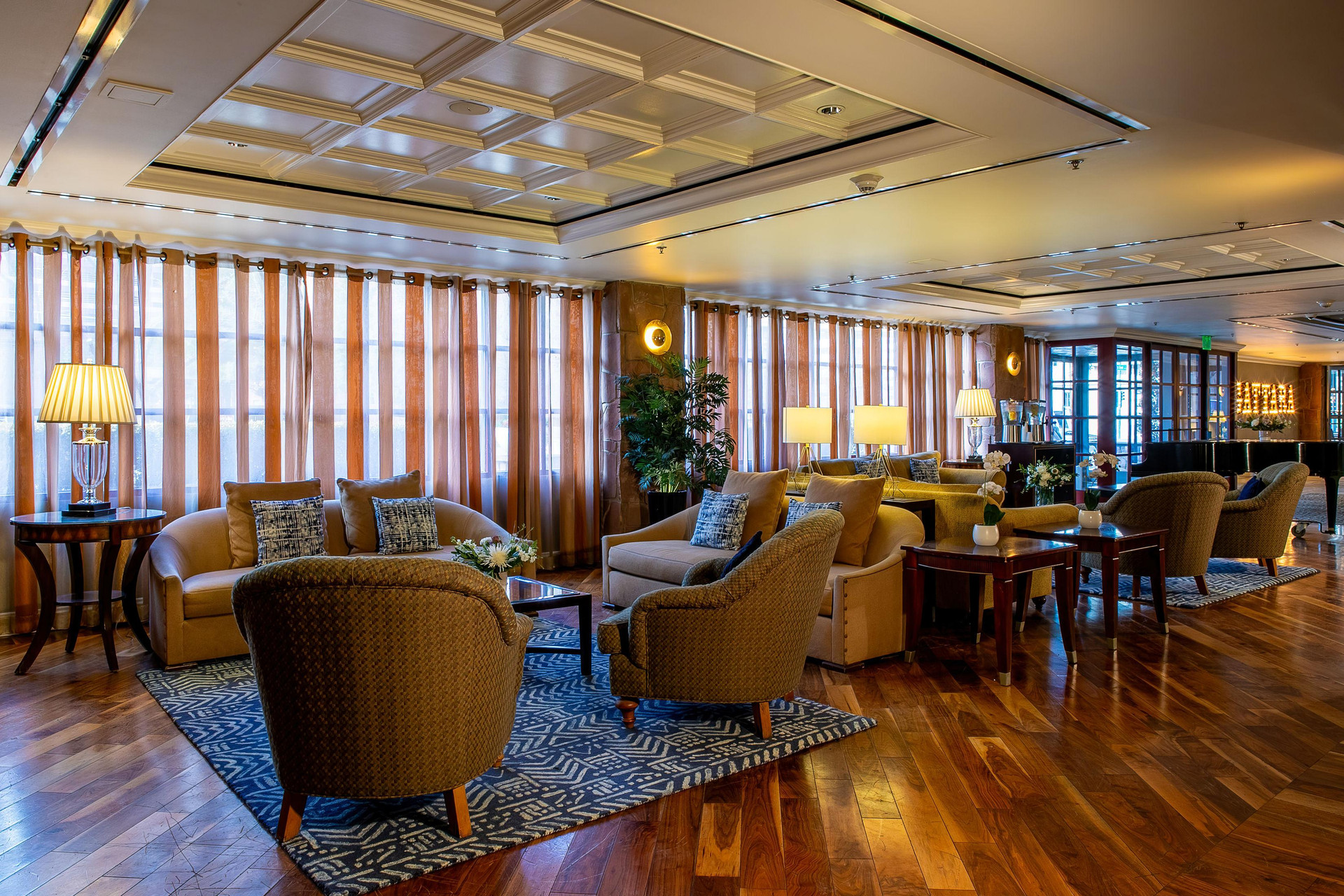 Vista Lobby Warwick Denver
