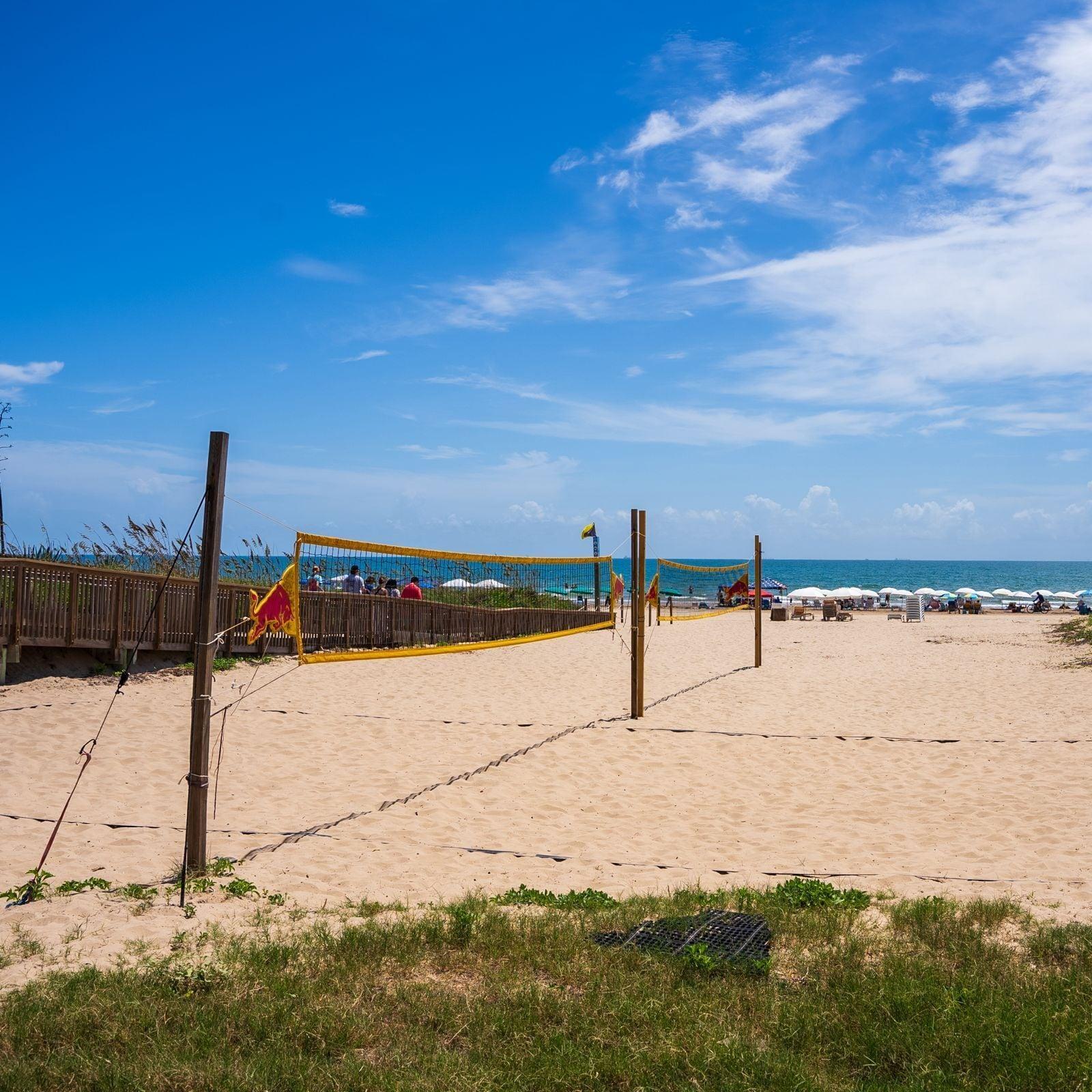 Bar/Salón Coco Beach Hotel on South Padre Island