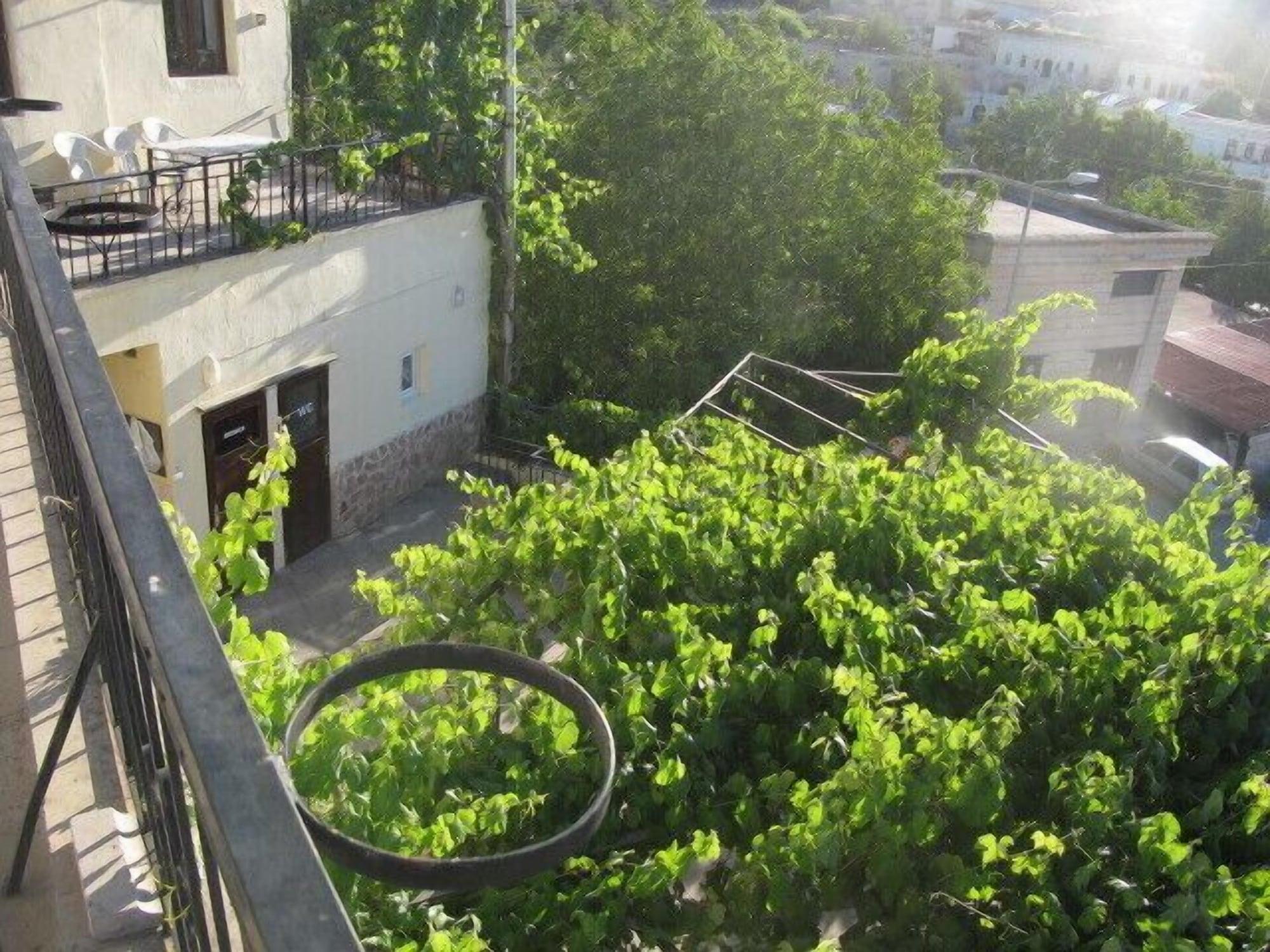 Vista Exterior Ishtar Cave Pension