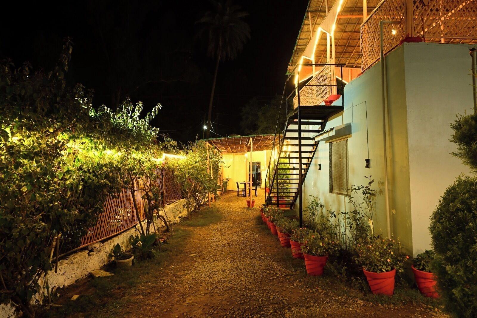 Vista Exterior Hotel Happy Forest Inn