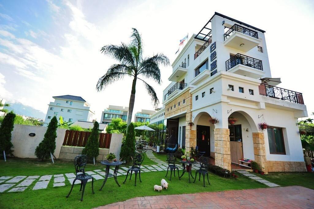 Vista Exterior White Palace B&B