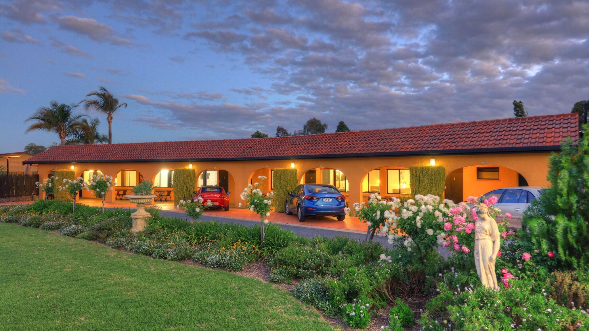 Varios Twin Swans Motel