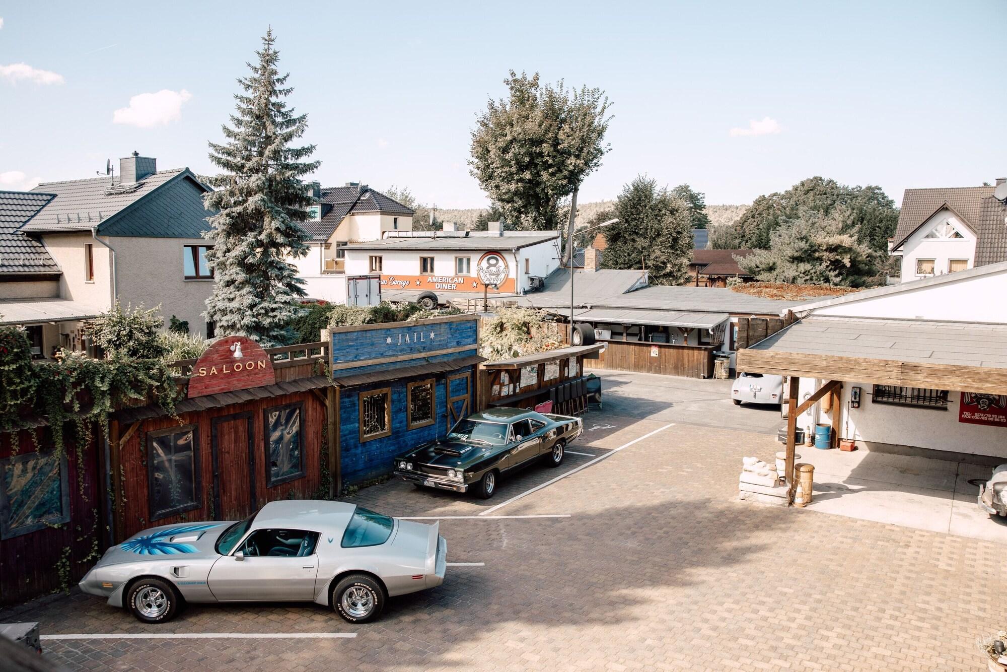 Varios Down Town Motel