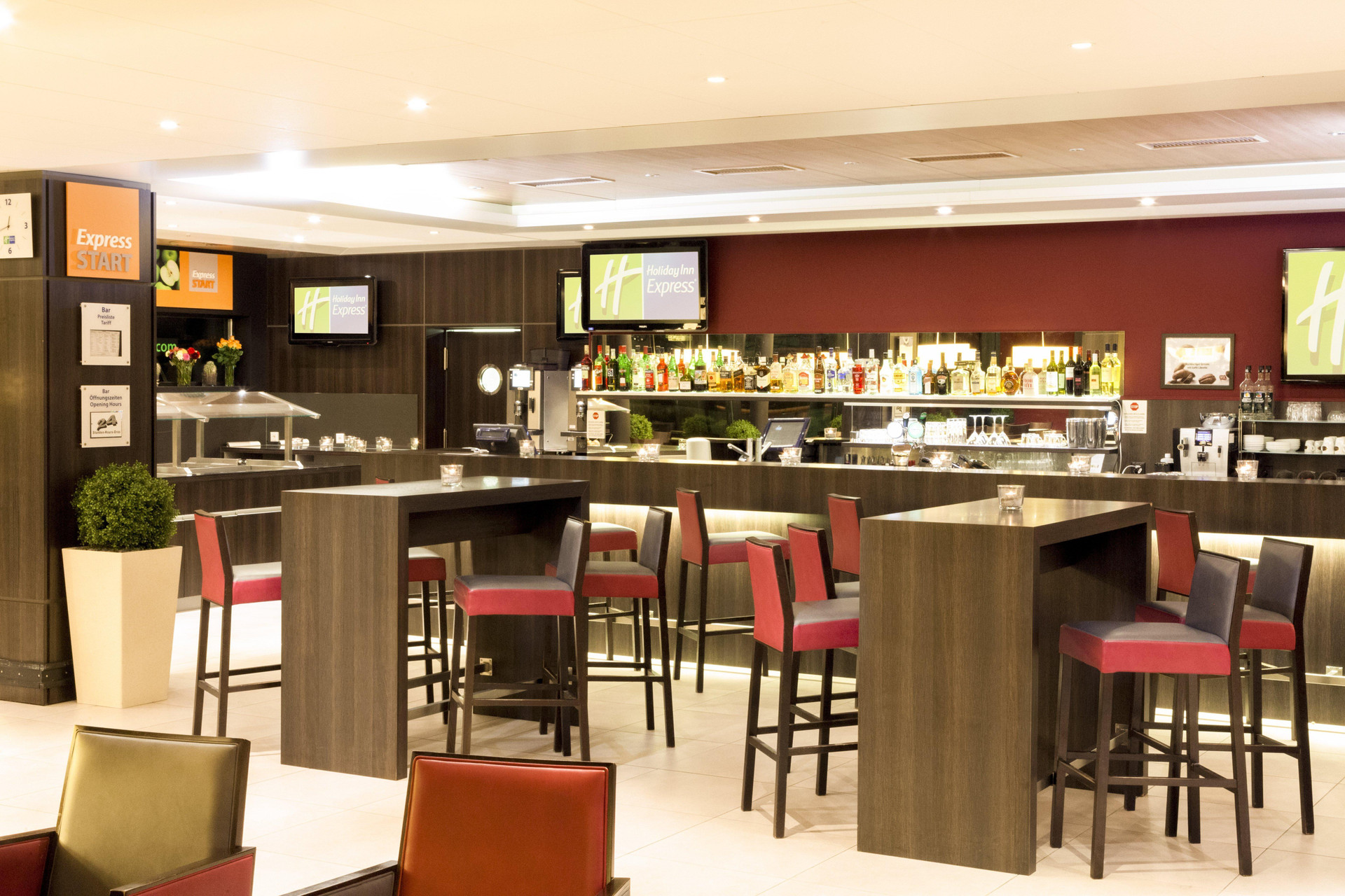 Bar/Salón Holiday Inn Express Zurich Airport by IHG