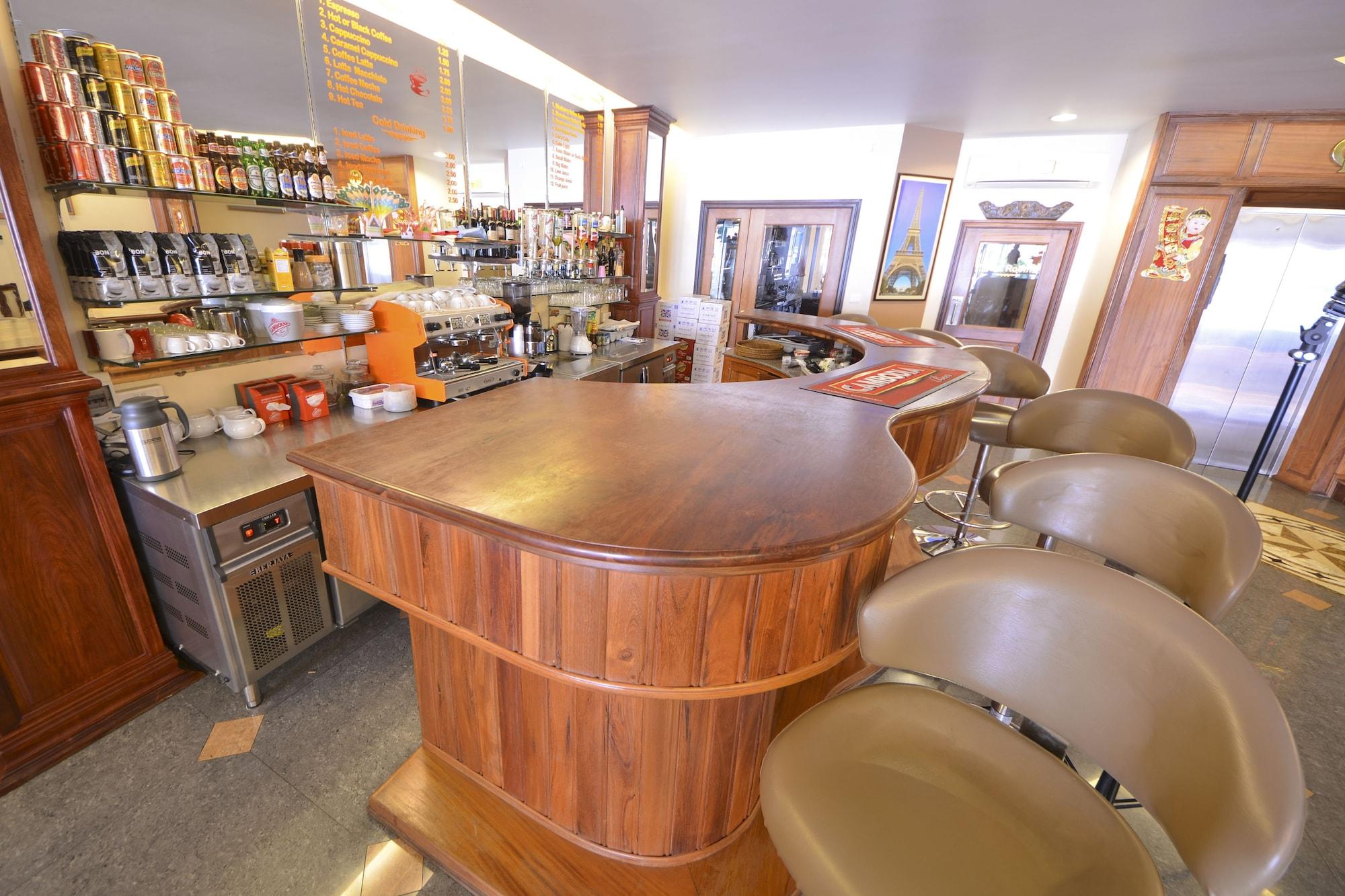 Bar/Salón Golden House International Hotel