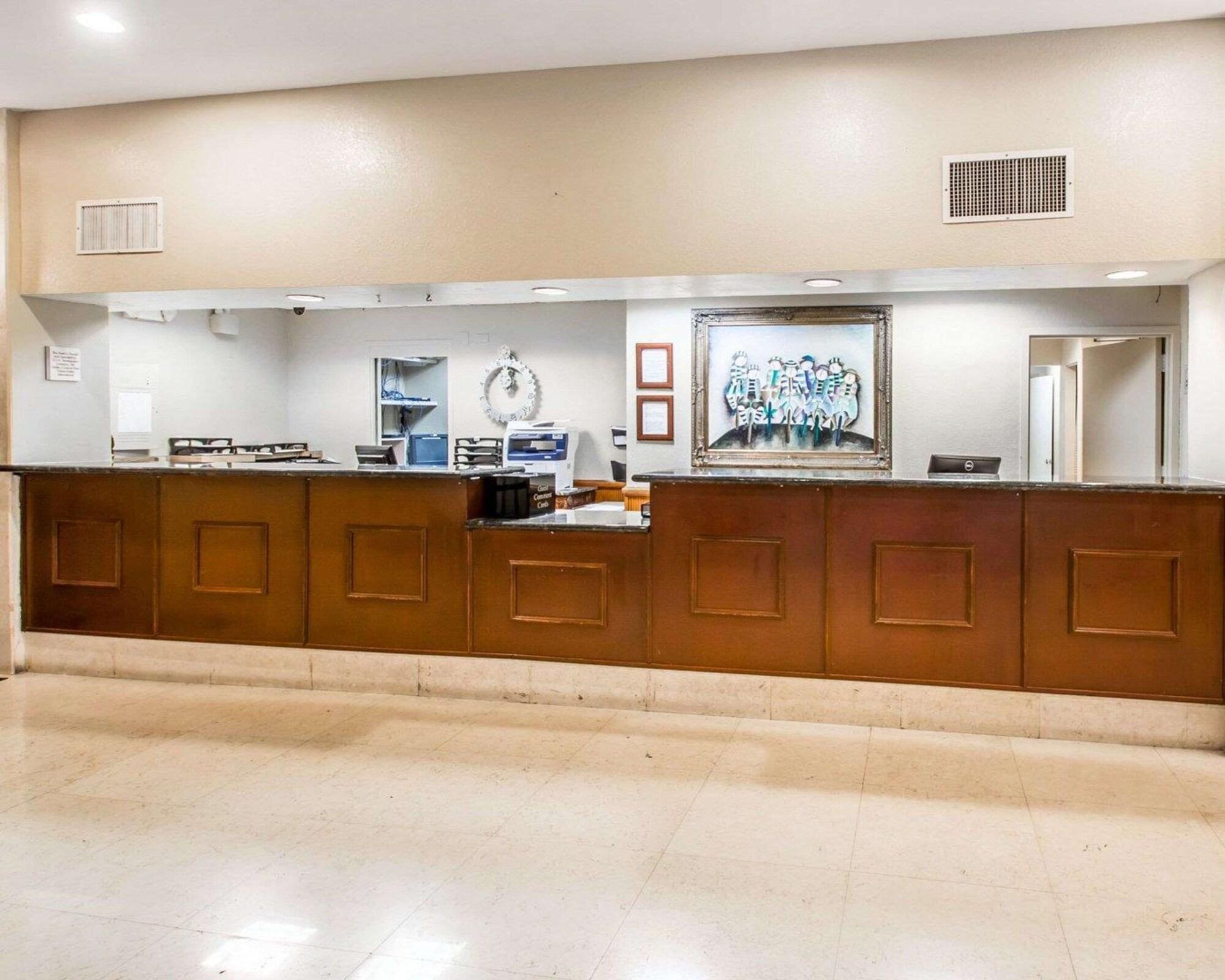 Vista Lobby North Miami Beach Gardens Inn & Suites