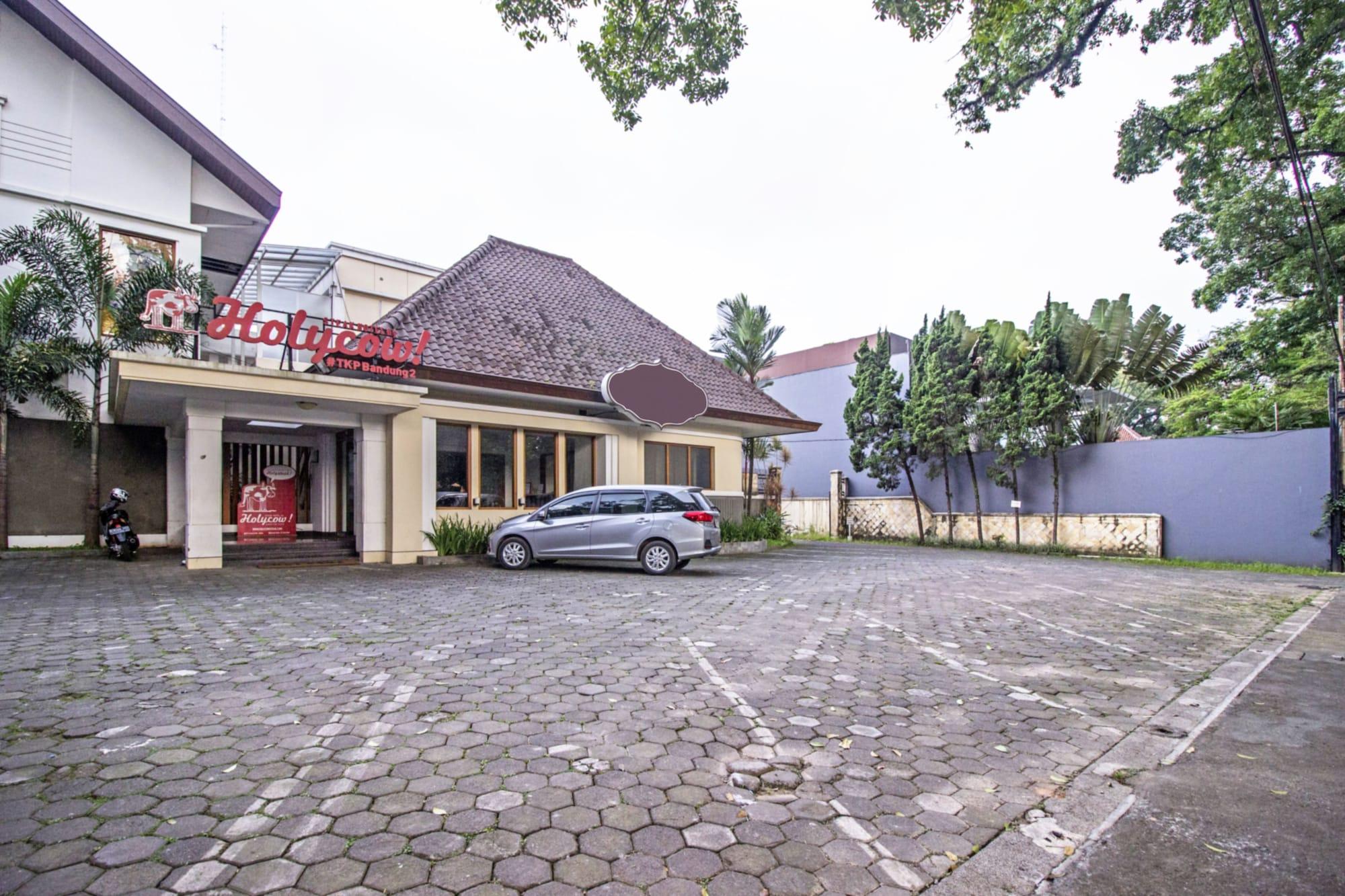 Vista Exterior Residences by RedDoorz near Rumah Mode