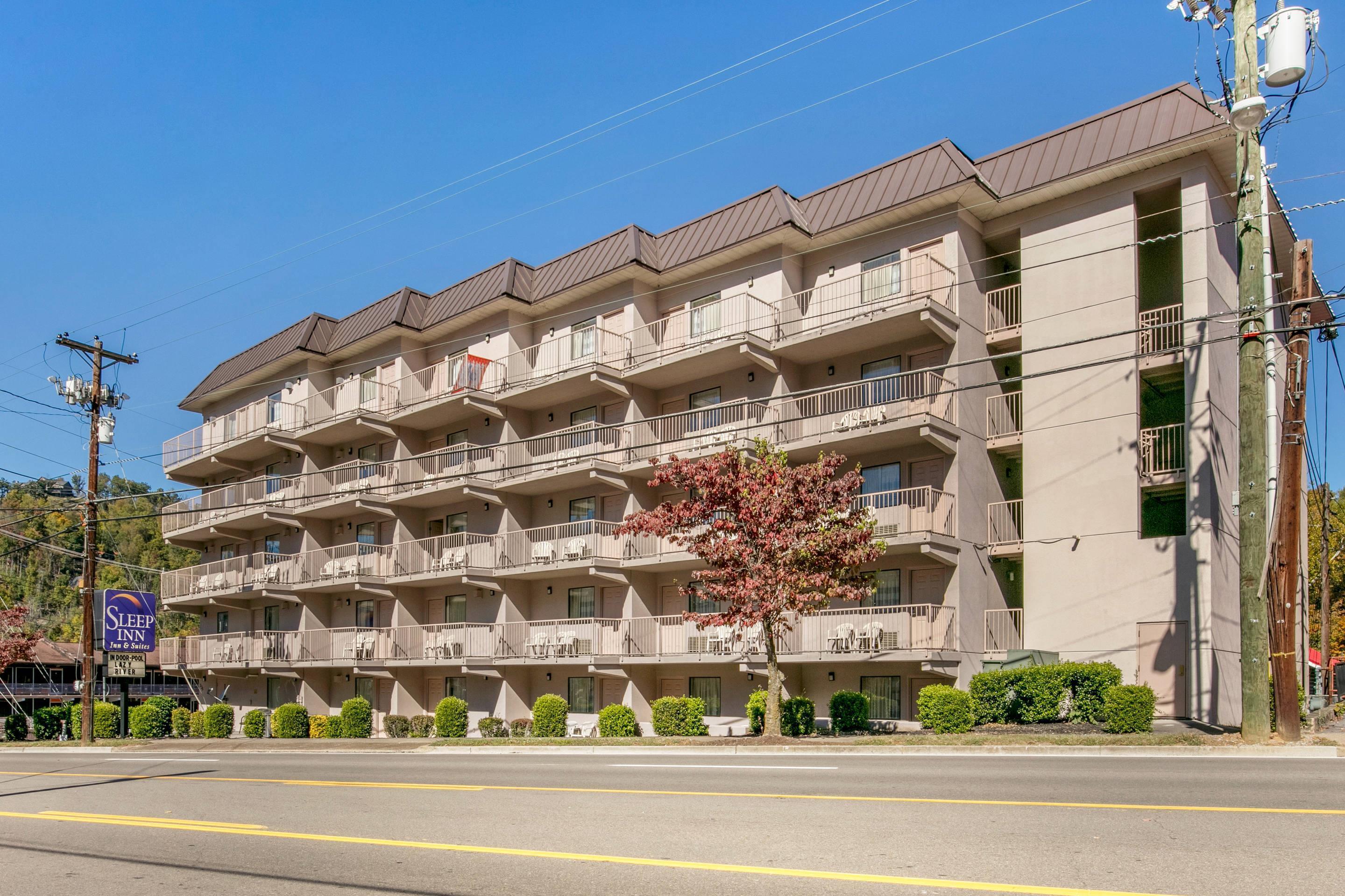 Vista Exterior Sleep Inn & Suites near Sports World Blvd