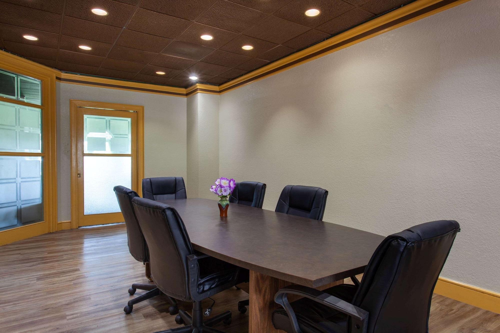 Sala de Reuniones Travelodge by Wyndham Deltona