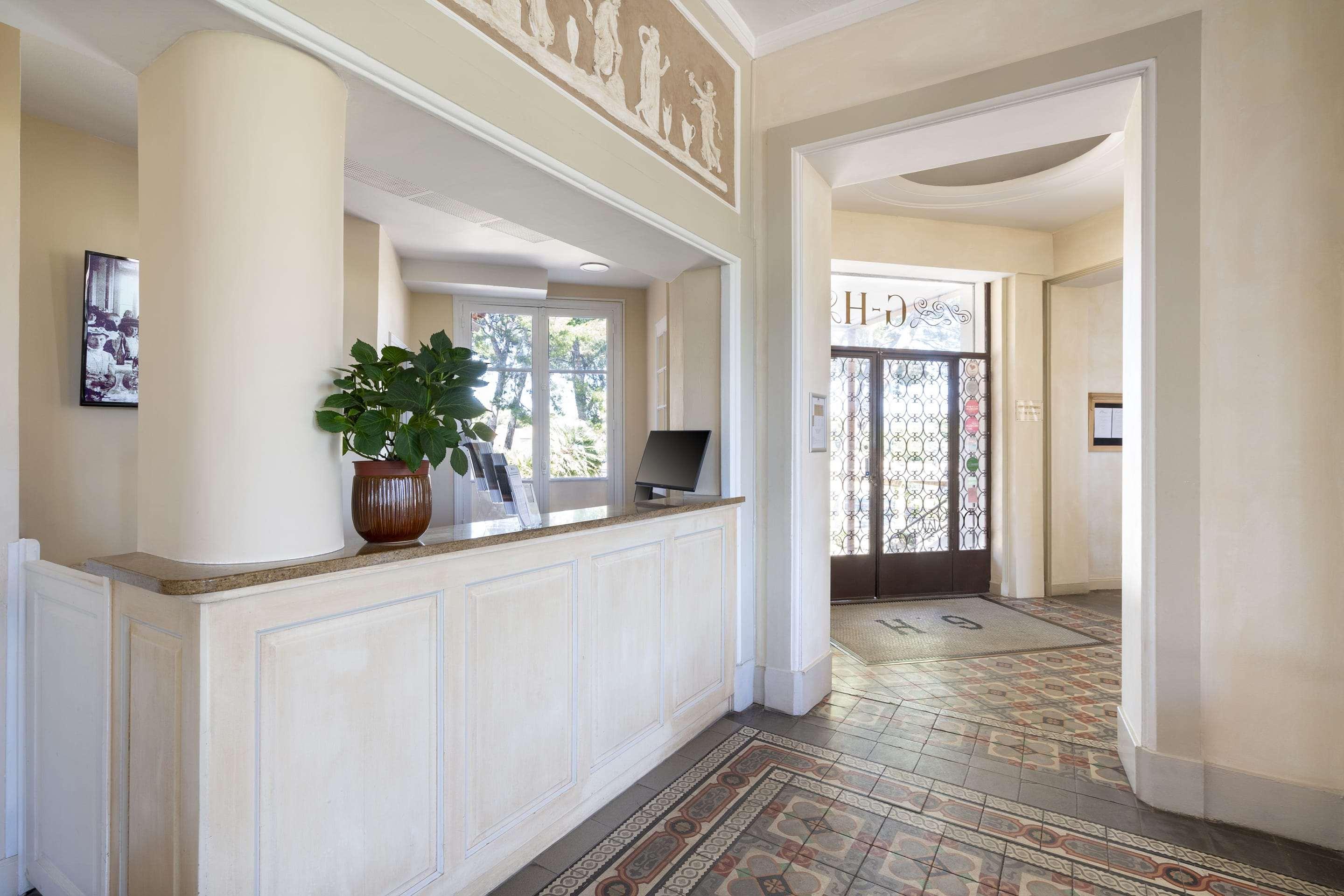 Vista Lobby Grand Hotel Des Lecques BW Signature Collection
