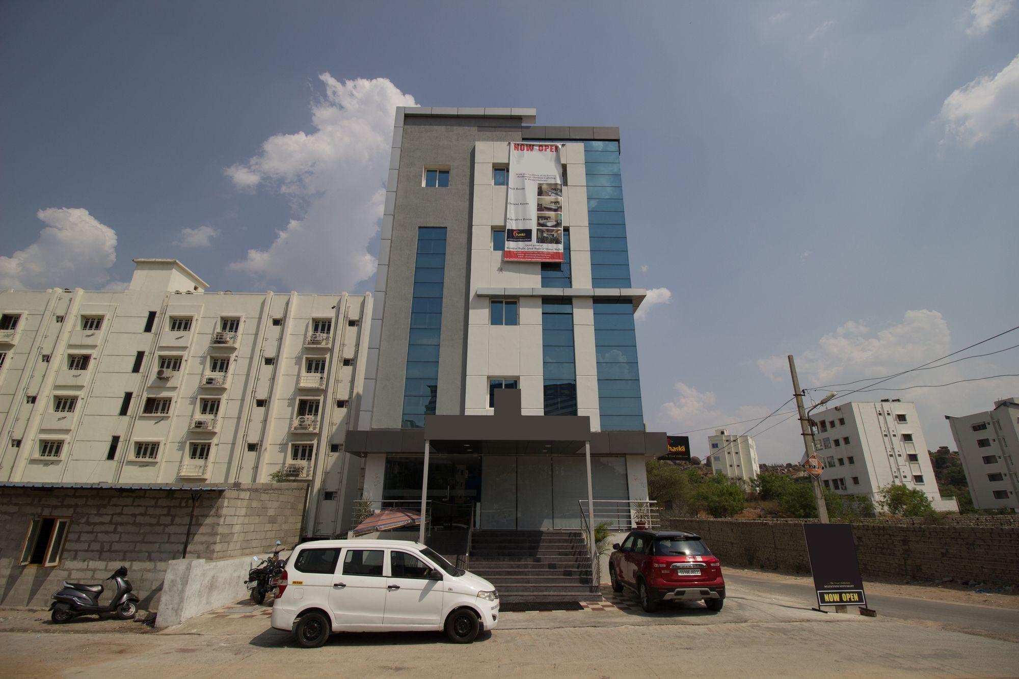 Vista Exterior OYO 8941 Hotel Golden Leaves