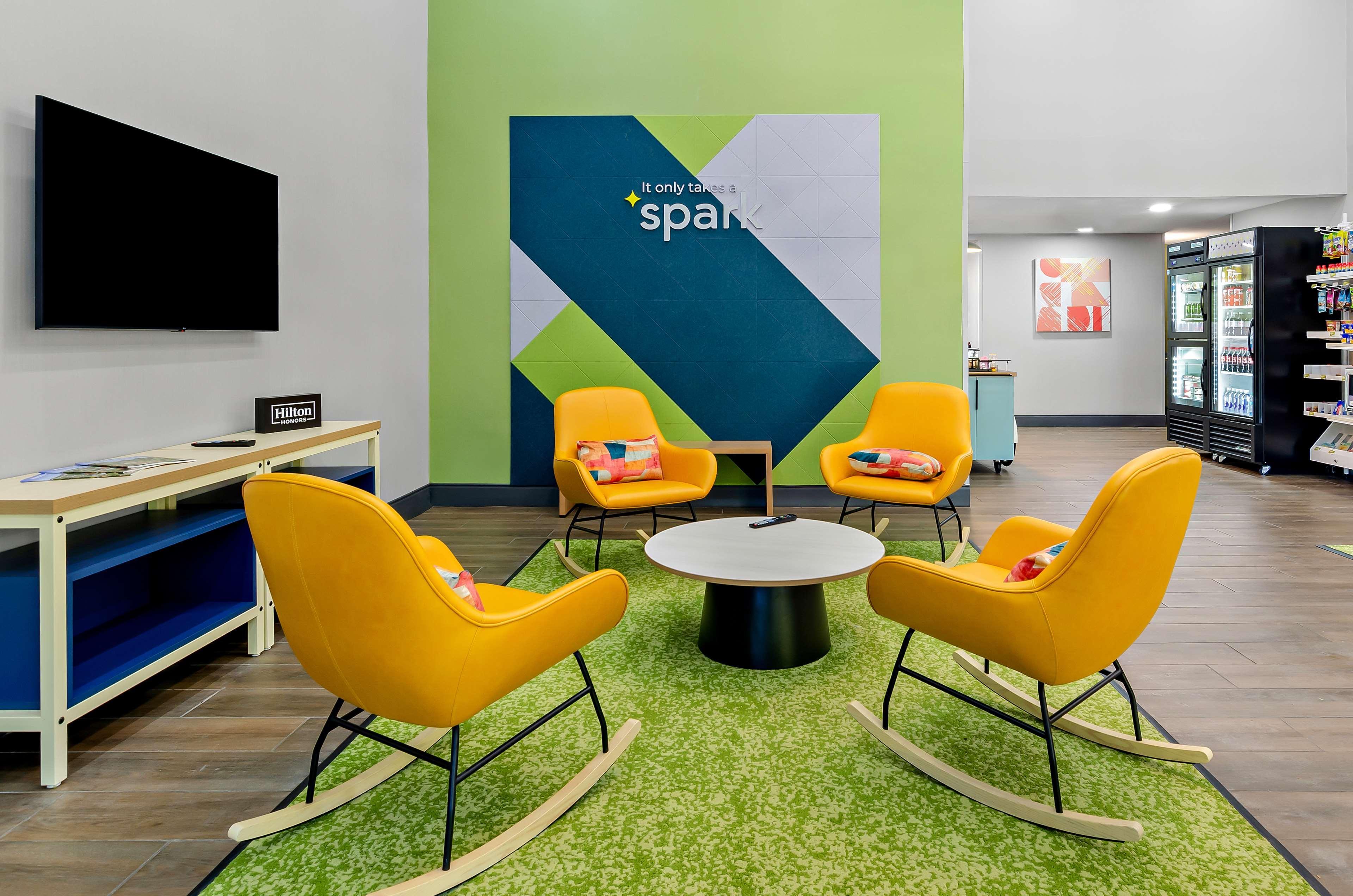 Vista Lobby Spark by Hilton Winston-Salem University