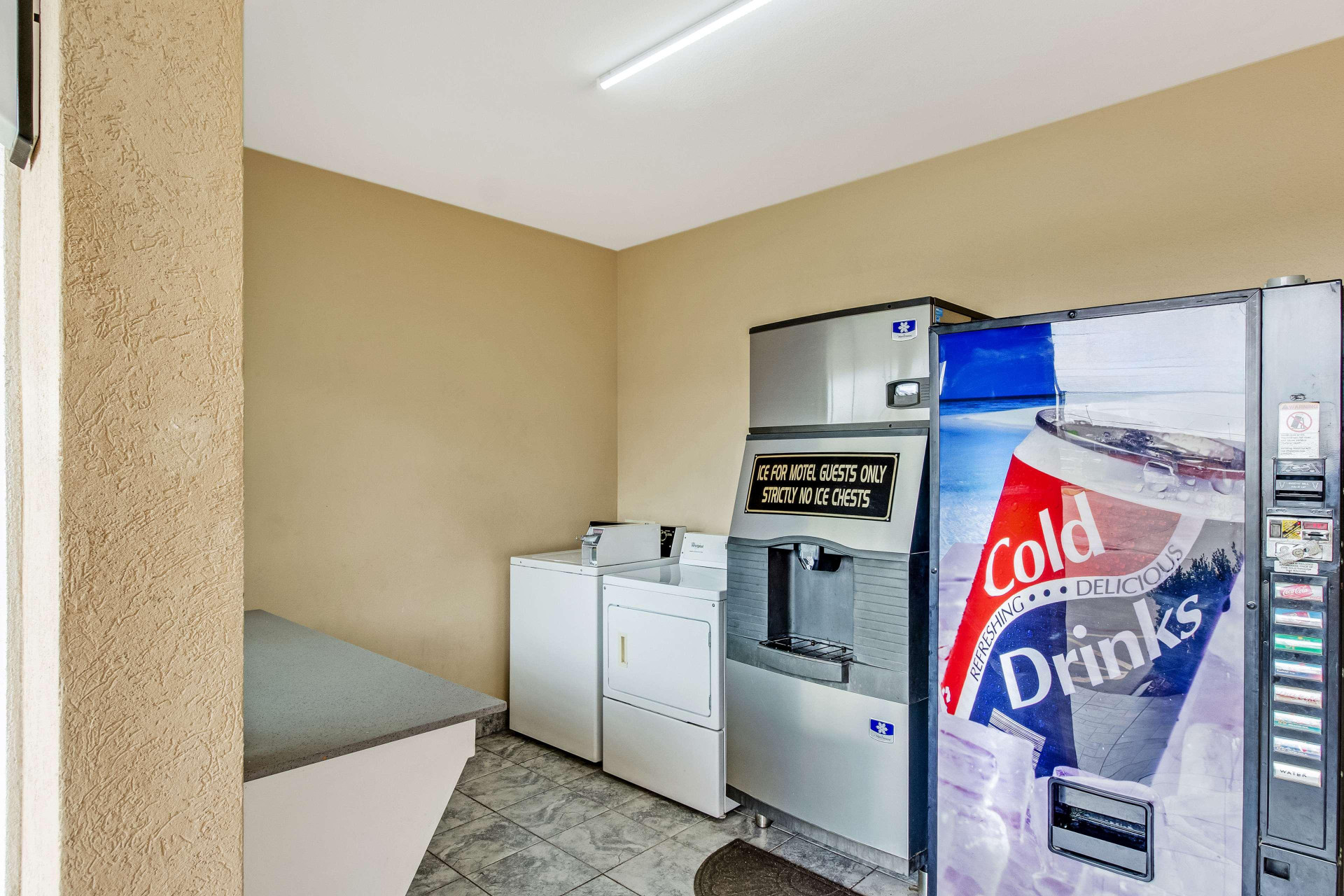Vista Exterior Americas Best Value Inn Houston At Fm 529