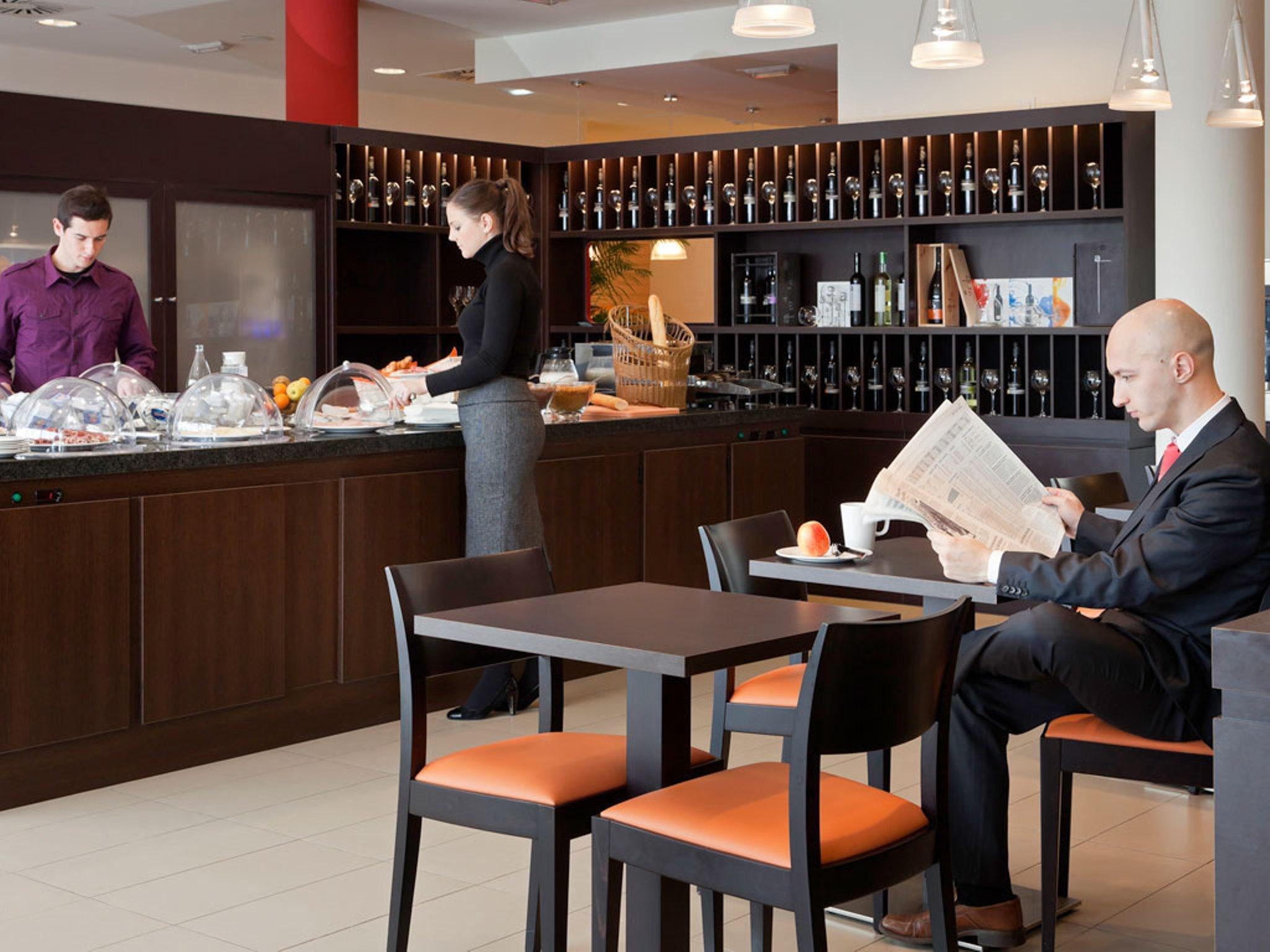 Bar/Salón ibis Oviedo