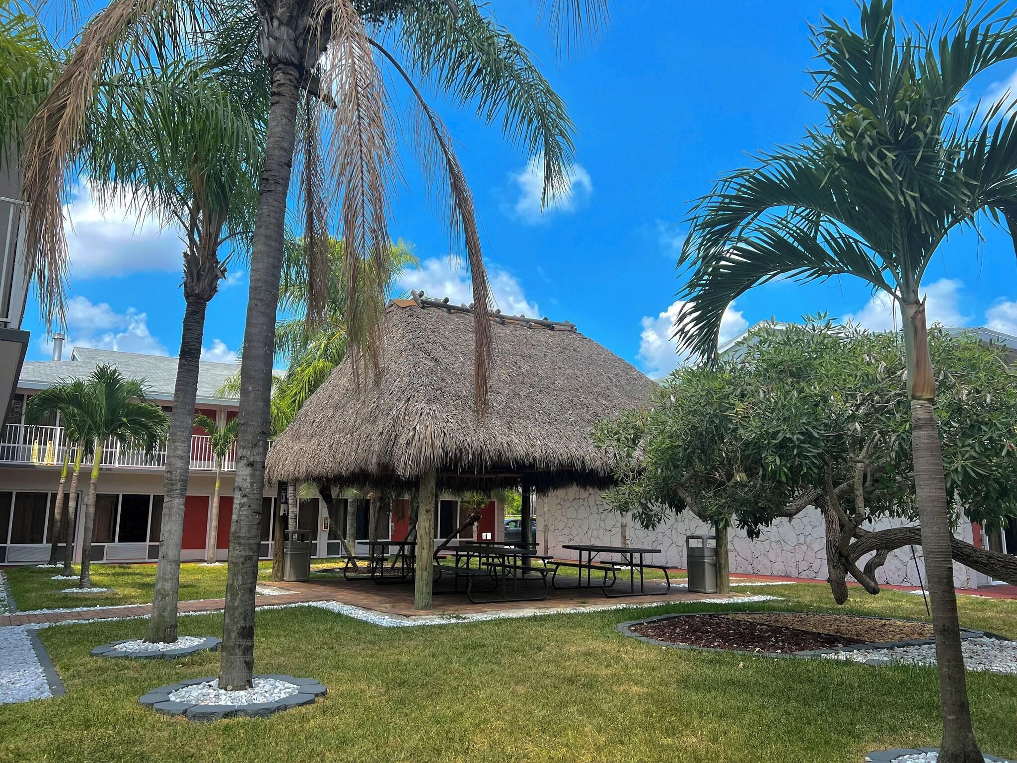 Varios Garden Inn Homestead
