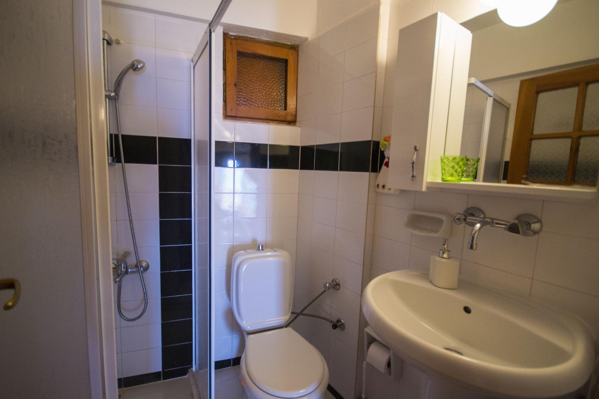 Equipamiento de Habitación Kleo Pension