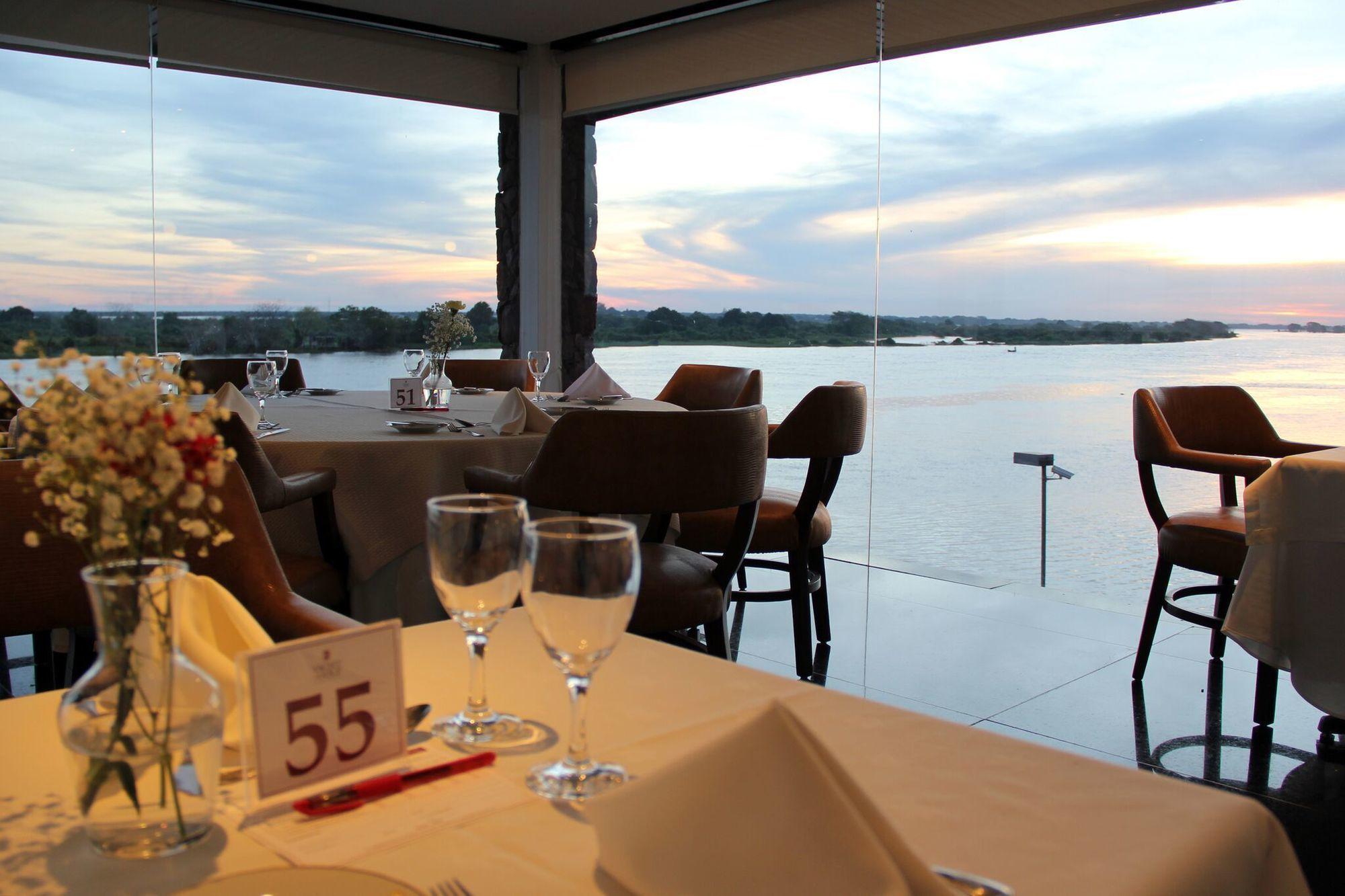Restaurant Resort Yacht Y Golf Club Paraguayo