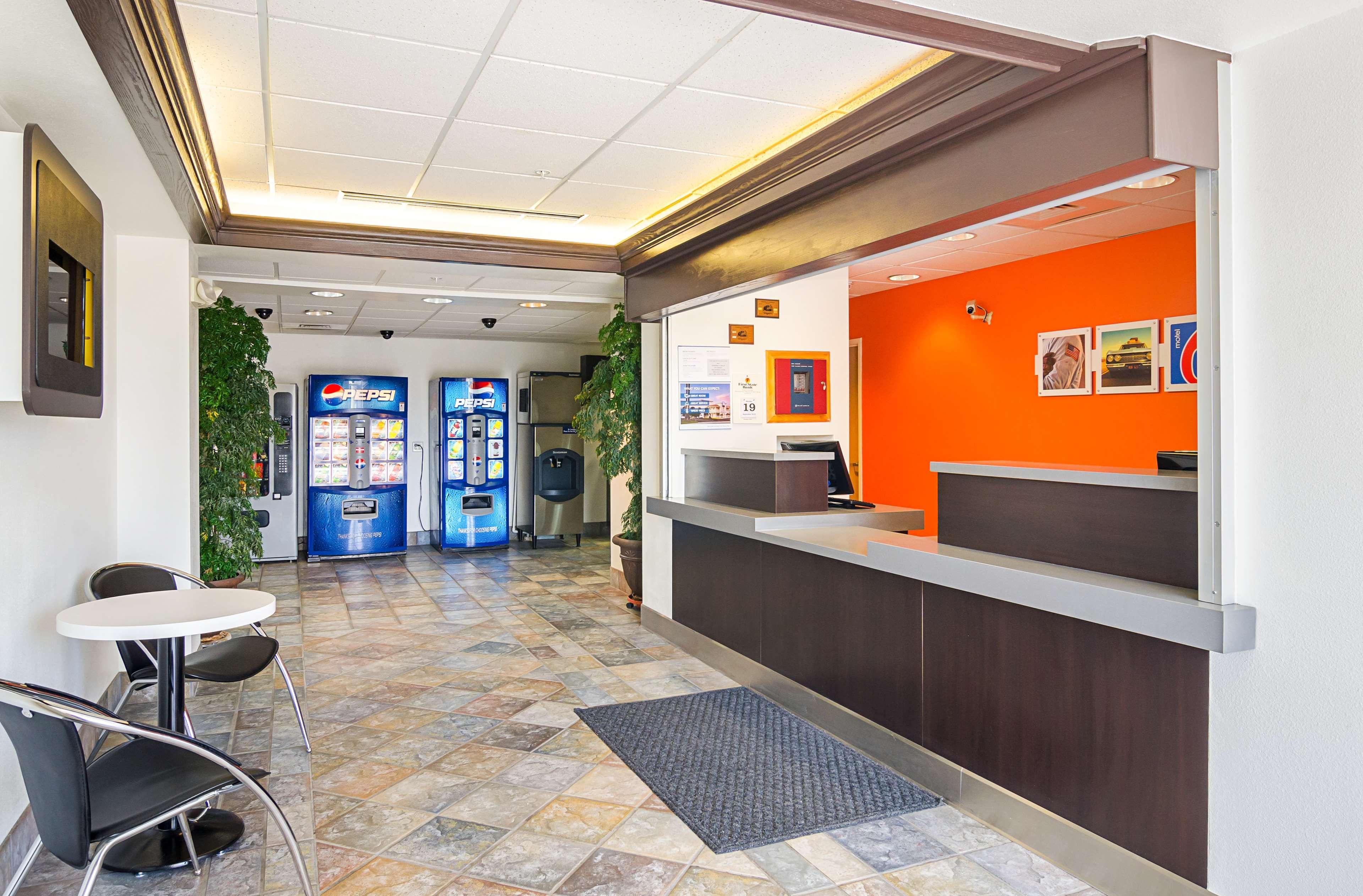 Vista Lobby Motel 6 Wheatland, WY