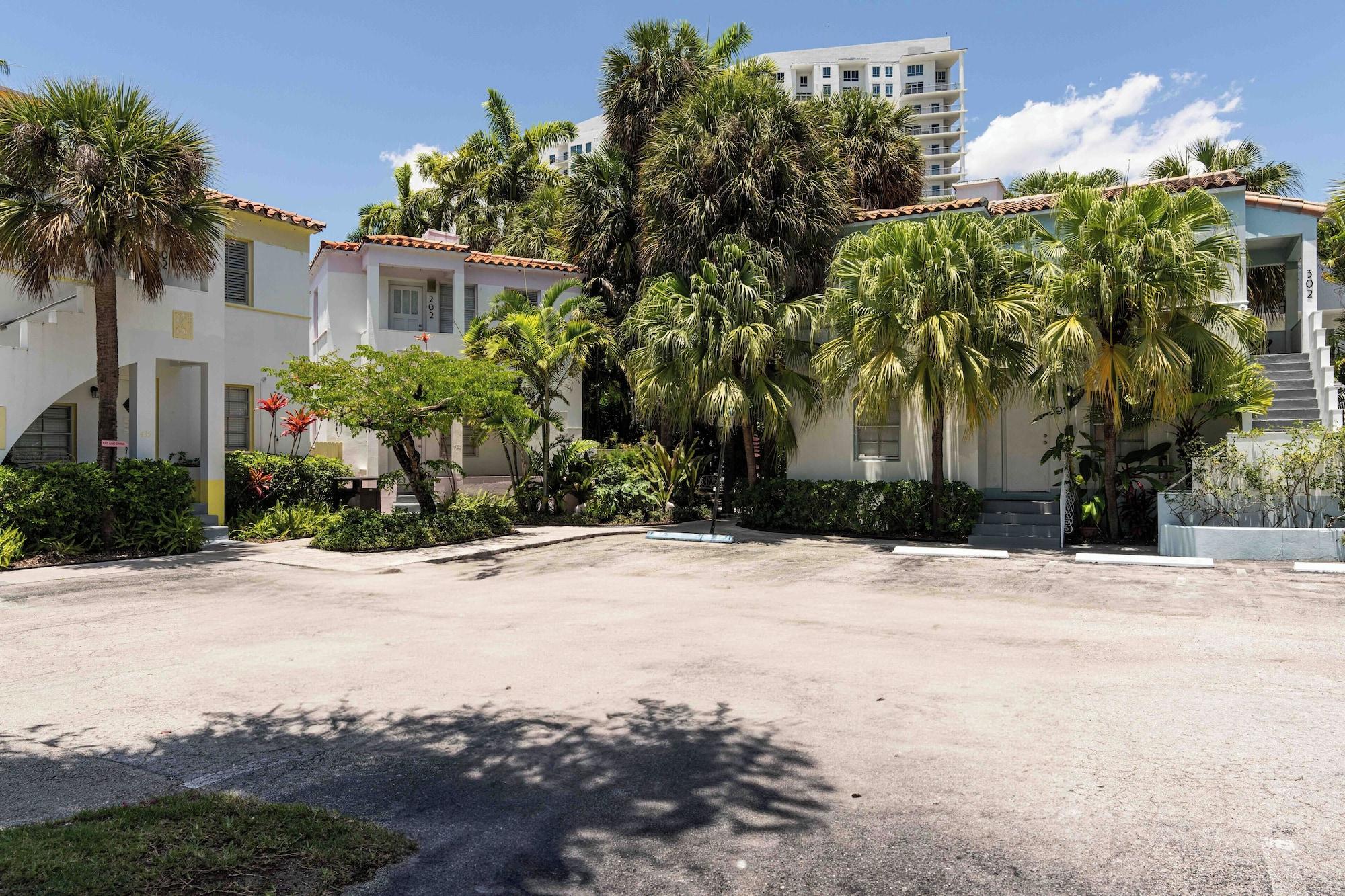 Vista Exterior Miami River Inn By Renzzi