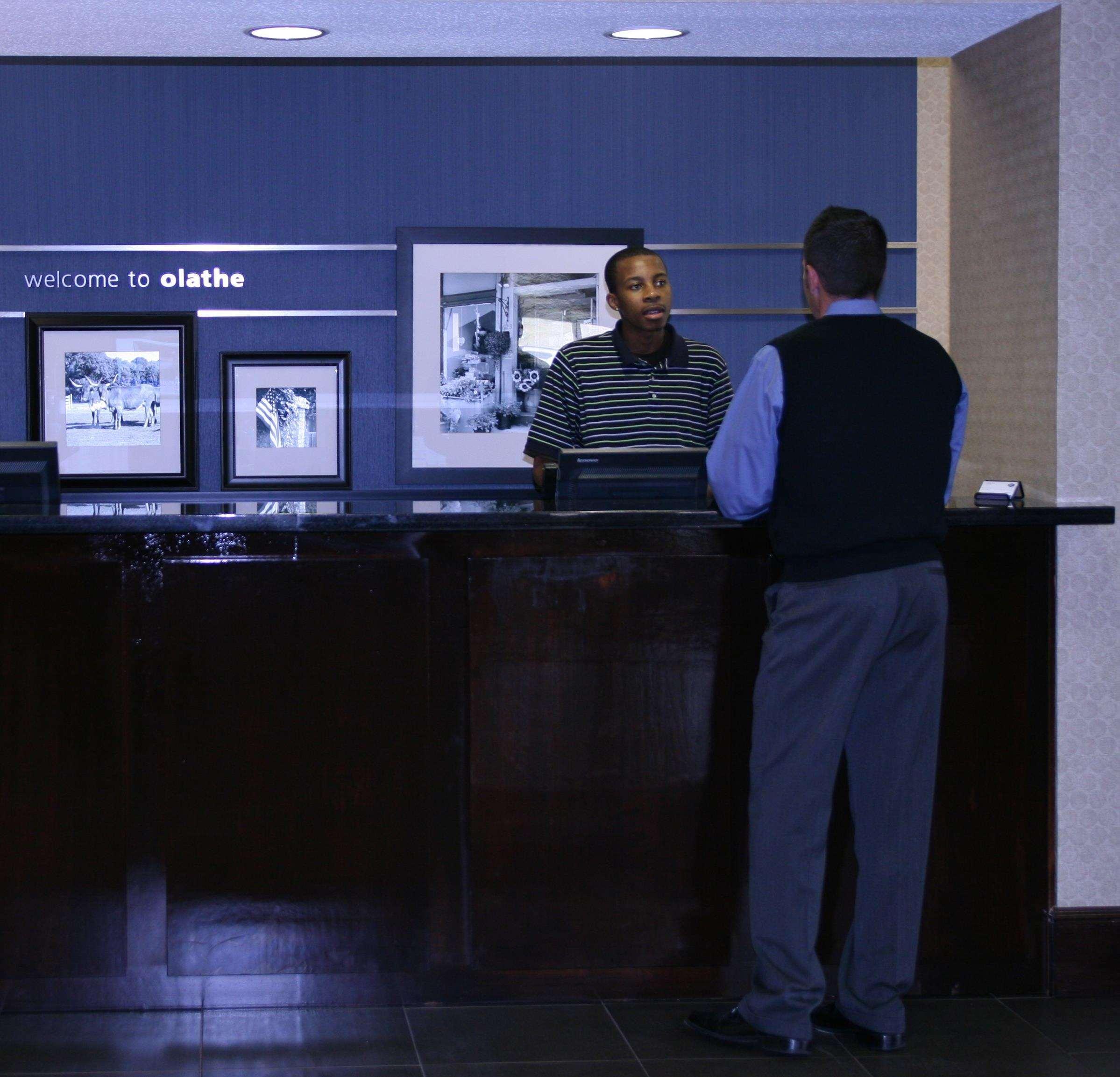 Vista Lobby Hampton Inn Olathe