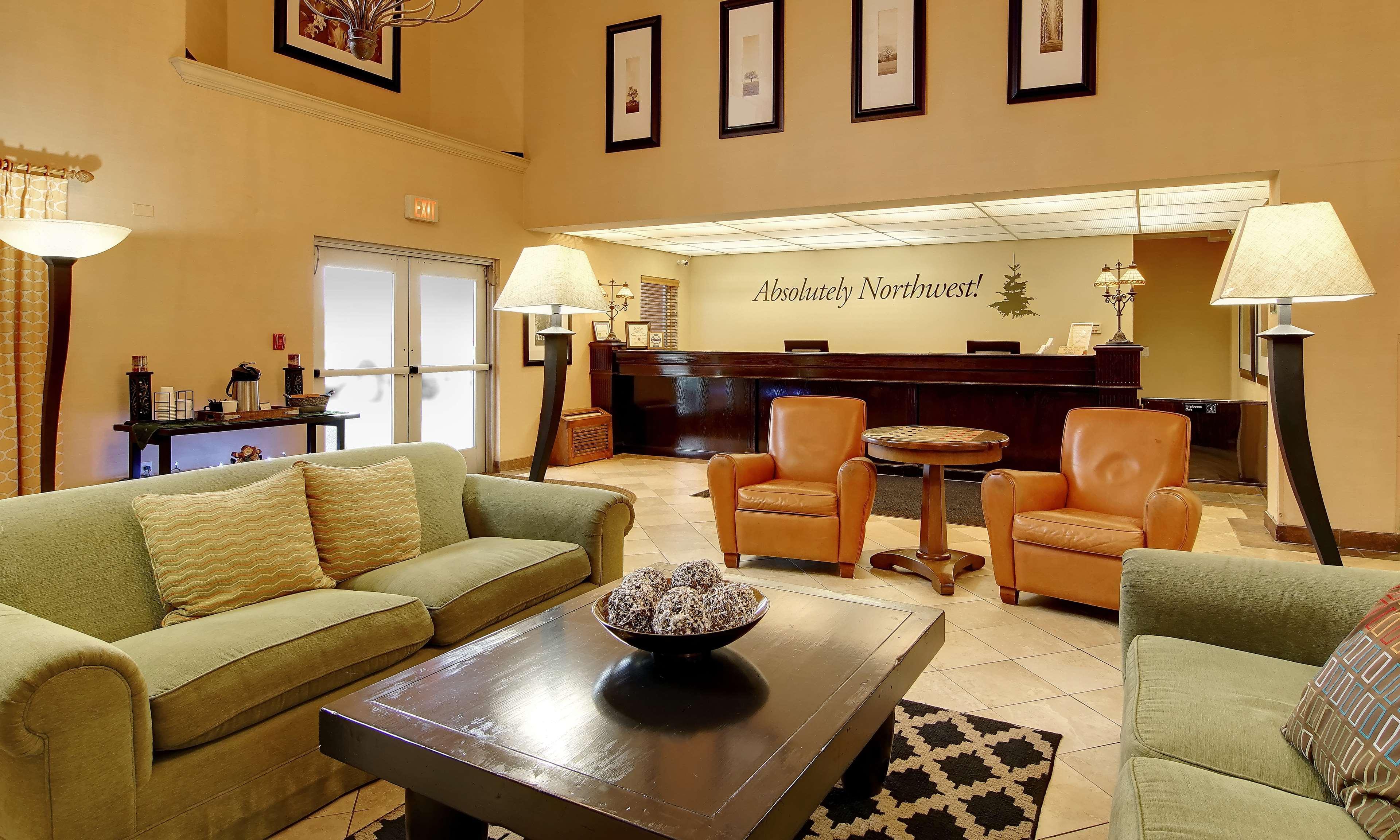 Vista Lobby Phoenix Inn Suites - Albany