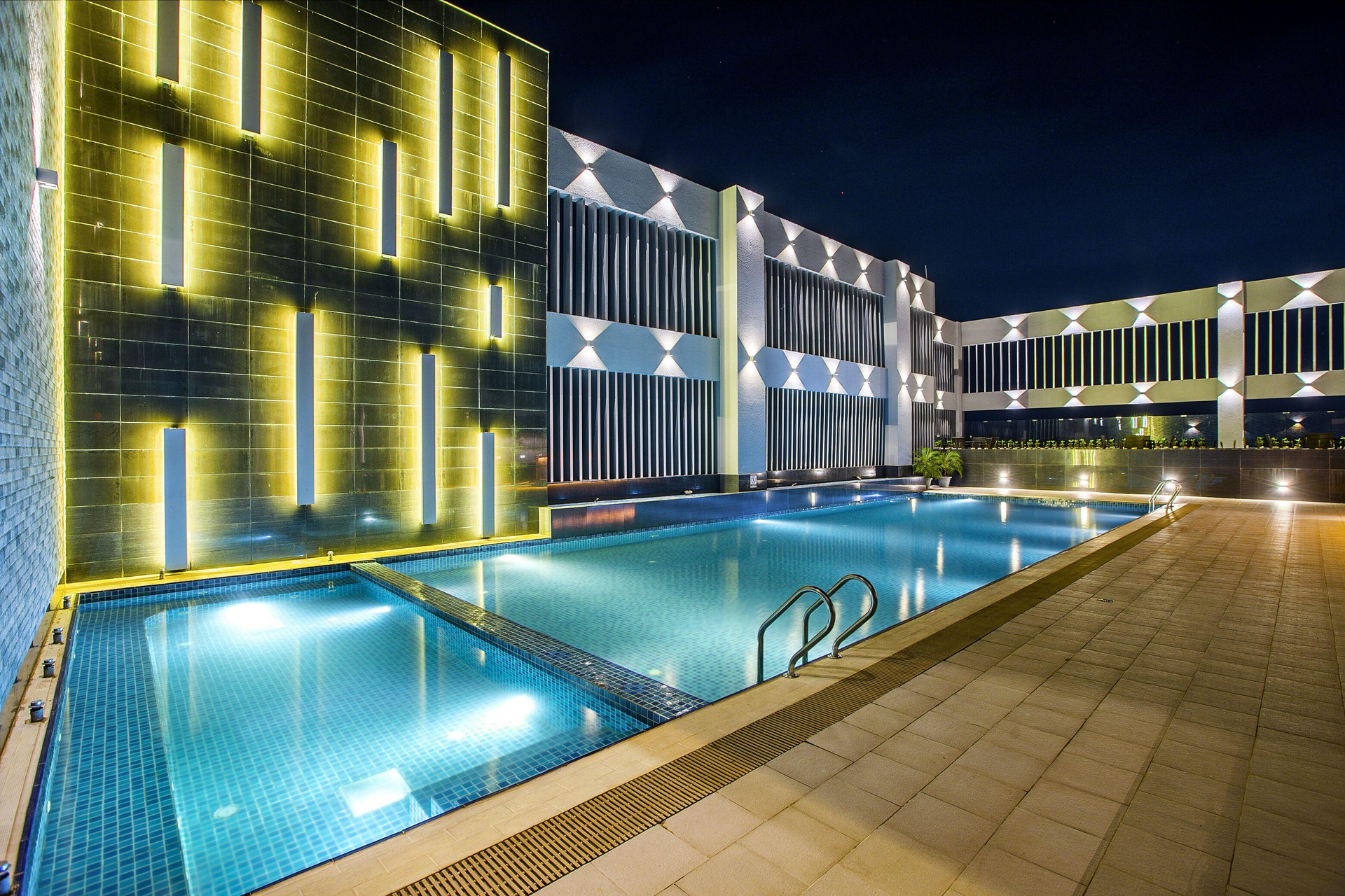 Vista Piscina Grand Sylhet Hotel & Resort