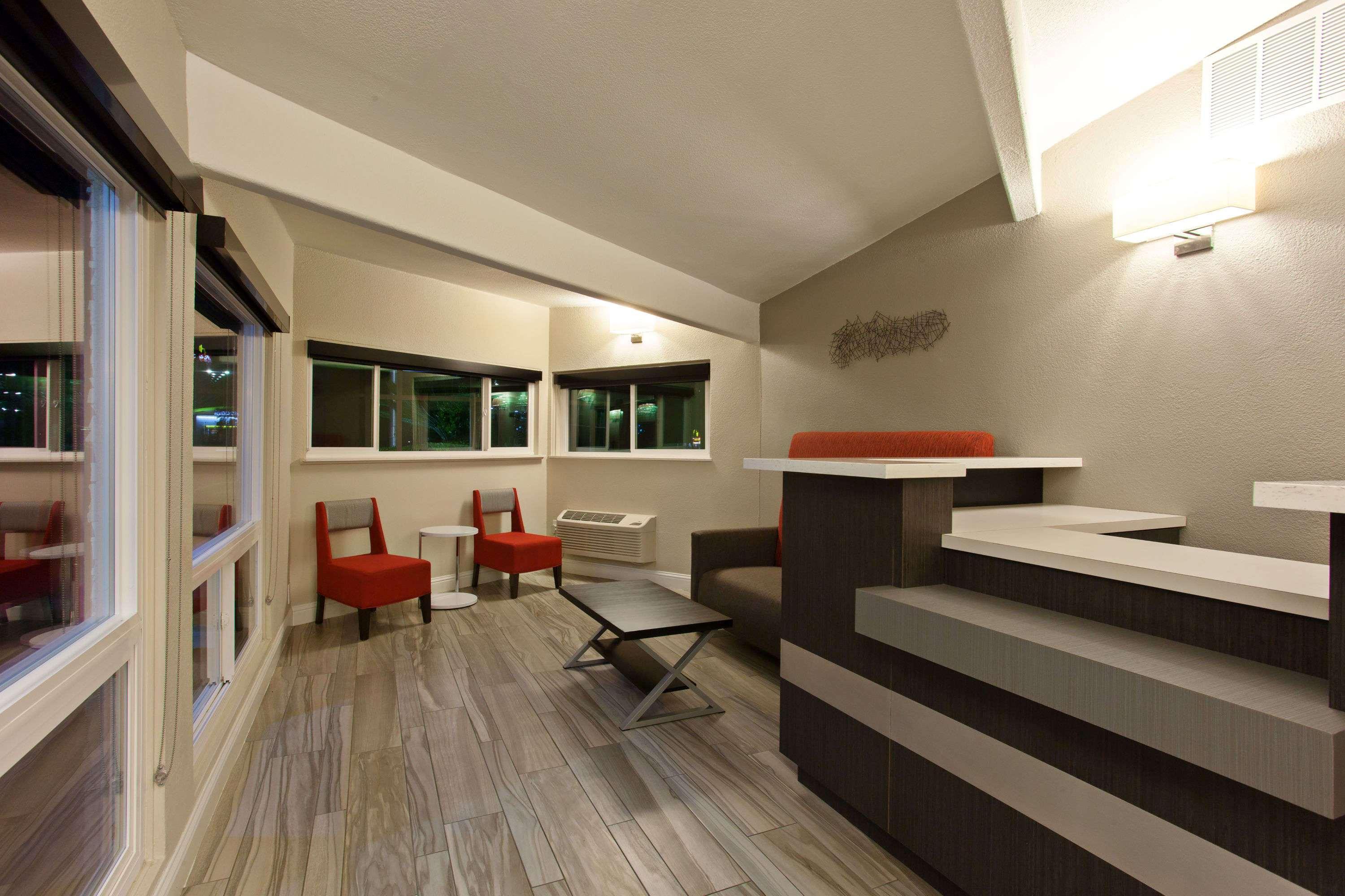 Vista Lobby Days Inn by Wyndham Chowchilla Gateway to Yosemite