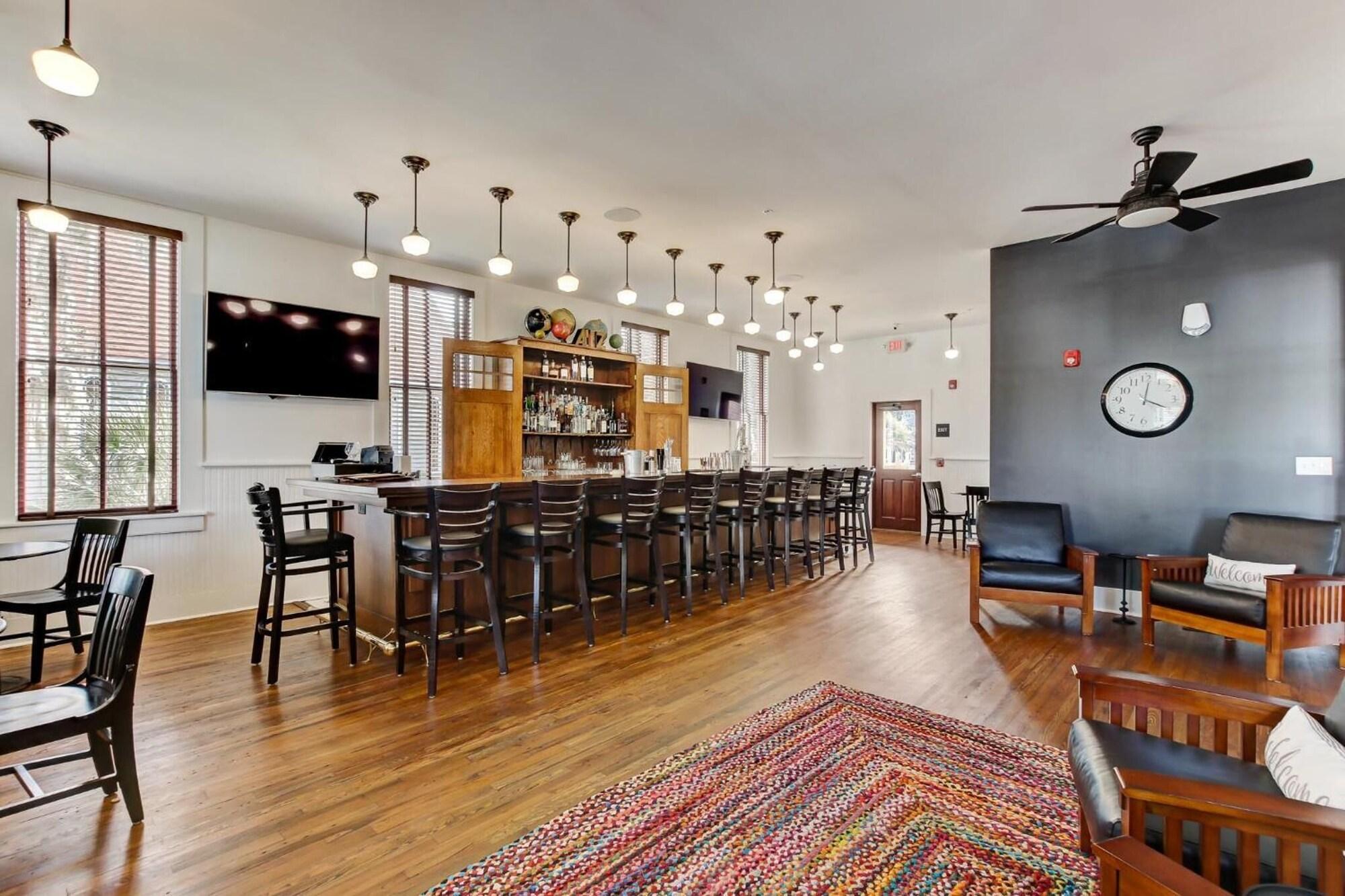 Restaurant Amelia Schoolhouse Inn