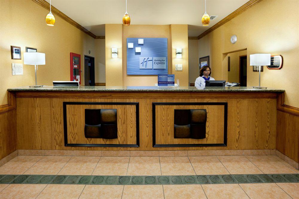 Vista Lobby Holiday Inn Express & Suites Alice