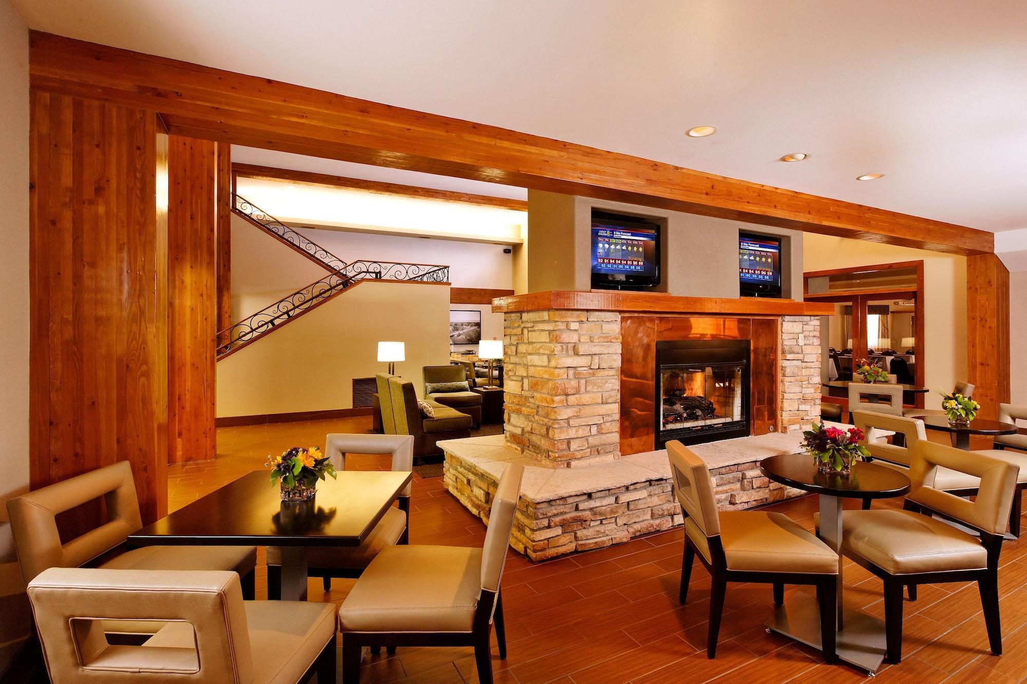 Vista Lobby Holiday Inn Express & Suites Montrose - Black Canyon Area by IHG