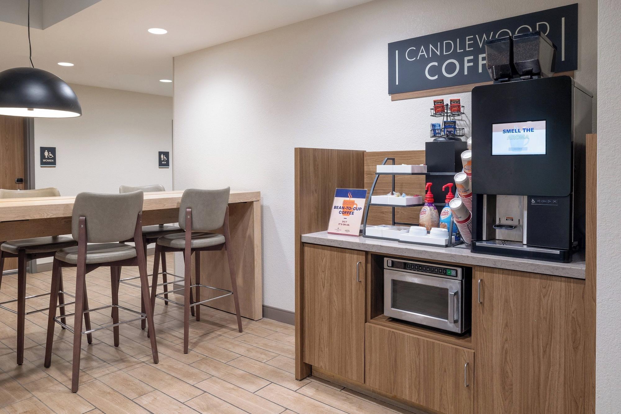 Restaurant Candlewood Suites Las Vegas - E Tropicana by IHG